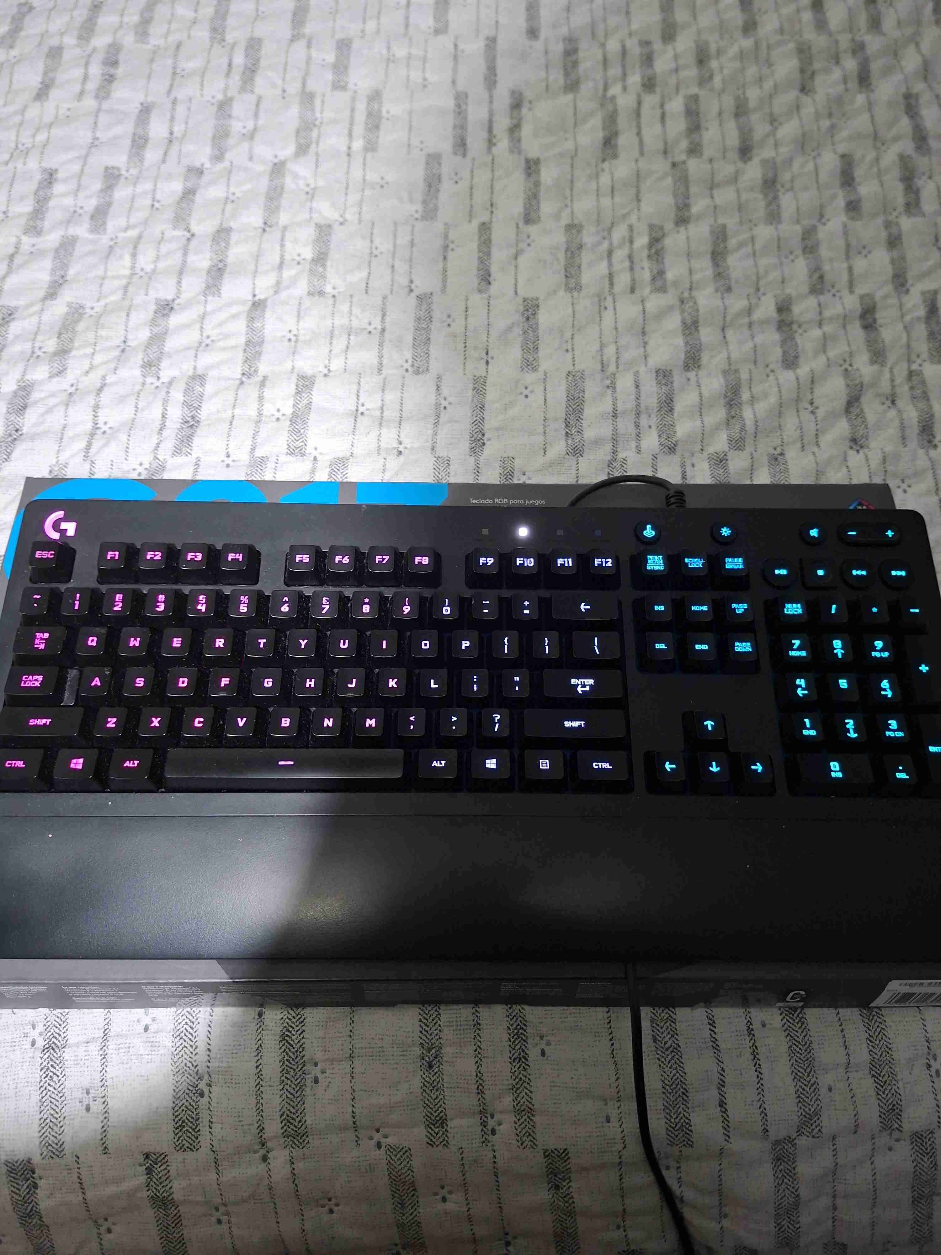Teclado Logitech G213 RGB - miniatura 3
