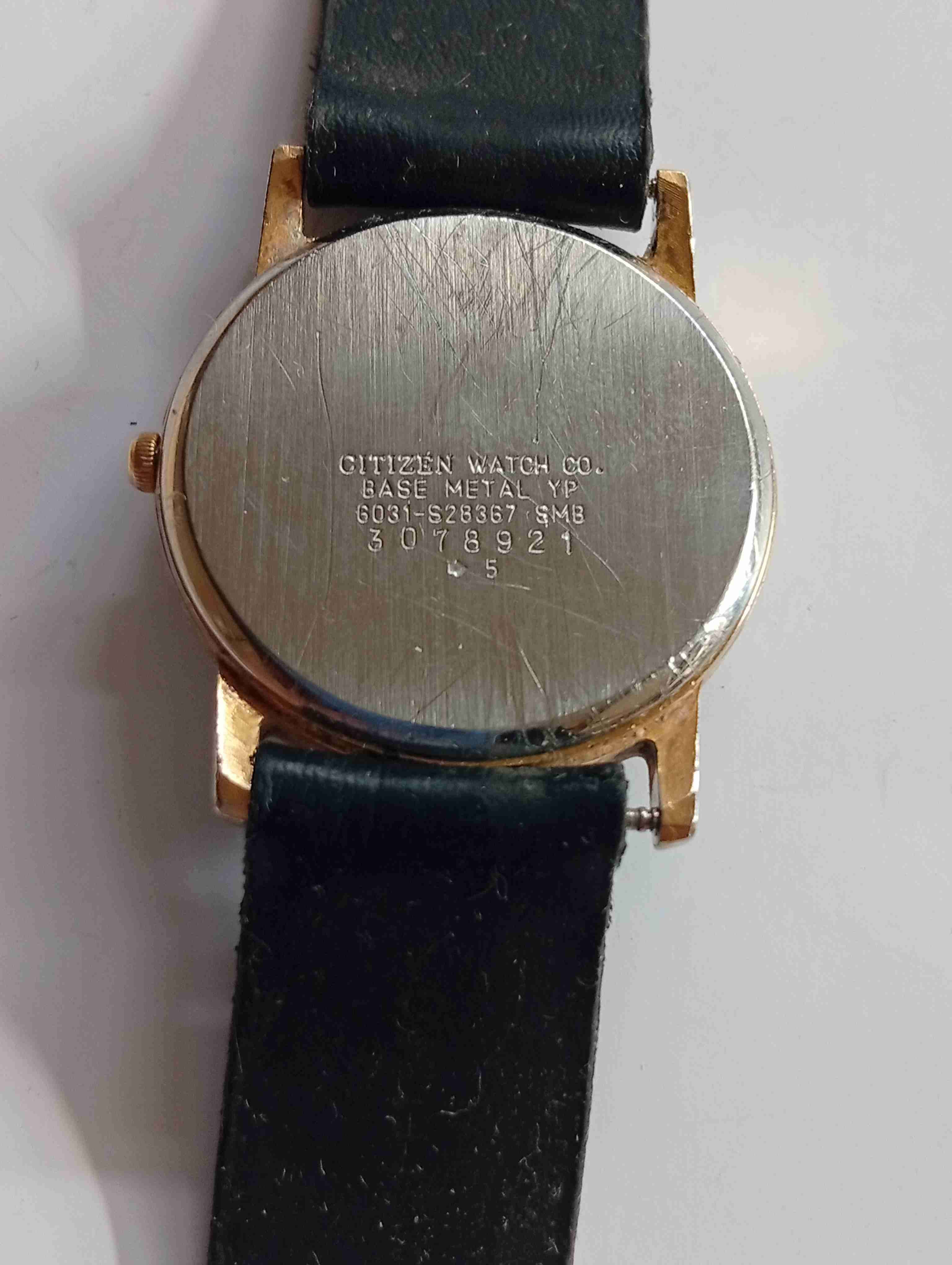 Reloj Citizen Quartz dorado vintage funcionando - miniatura 2