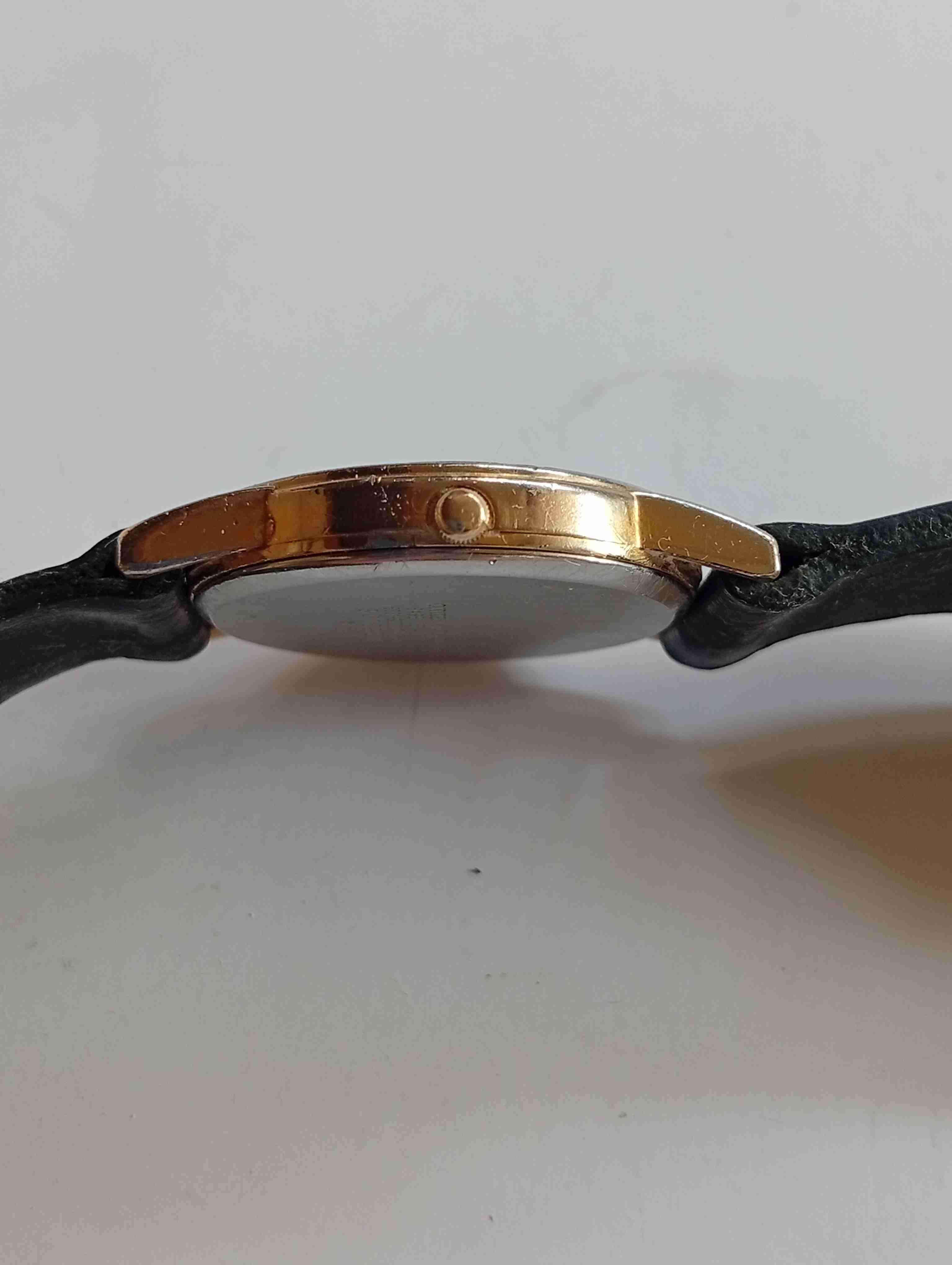 Reloj Citizen Quartz dorado vintage funcionando - miniatura 3