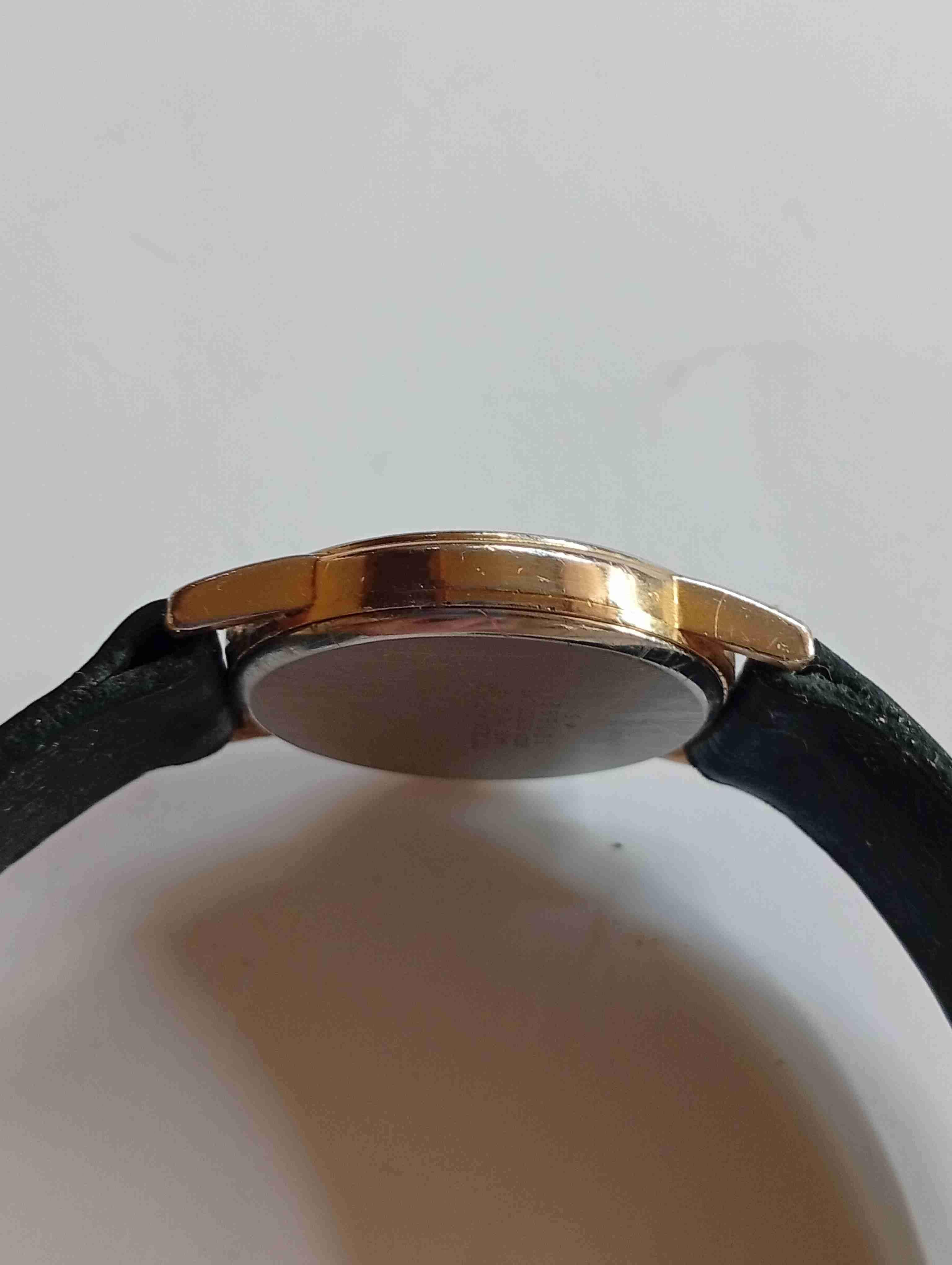 Reloj Citizen Quartz dorado vintage funcionando - miniatura 4