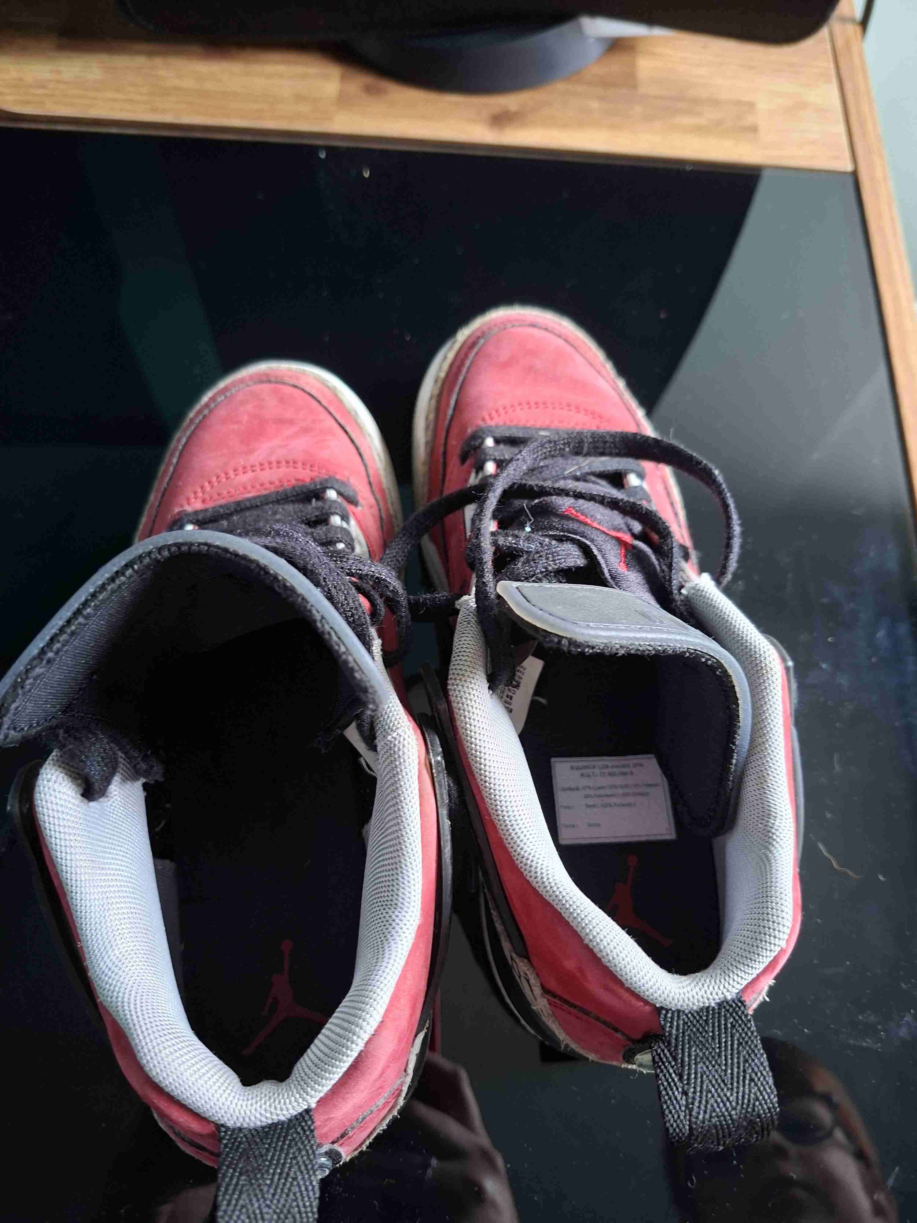 Zapatillas deportivas rojas y negras - miniatura 3