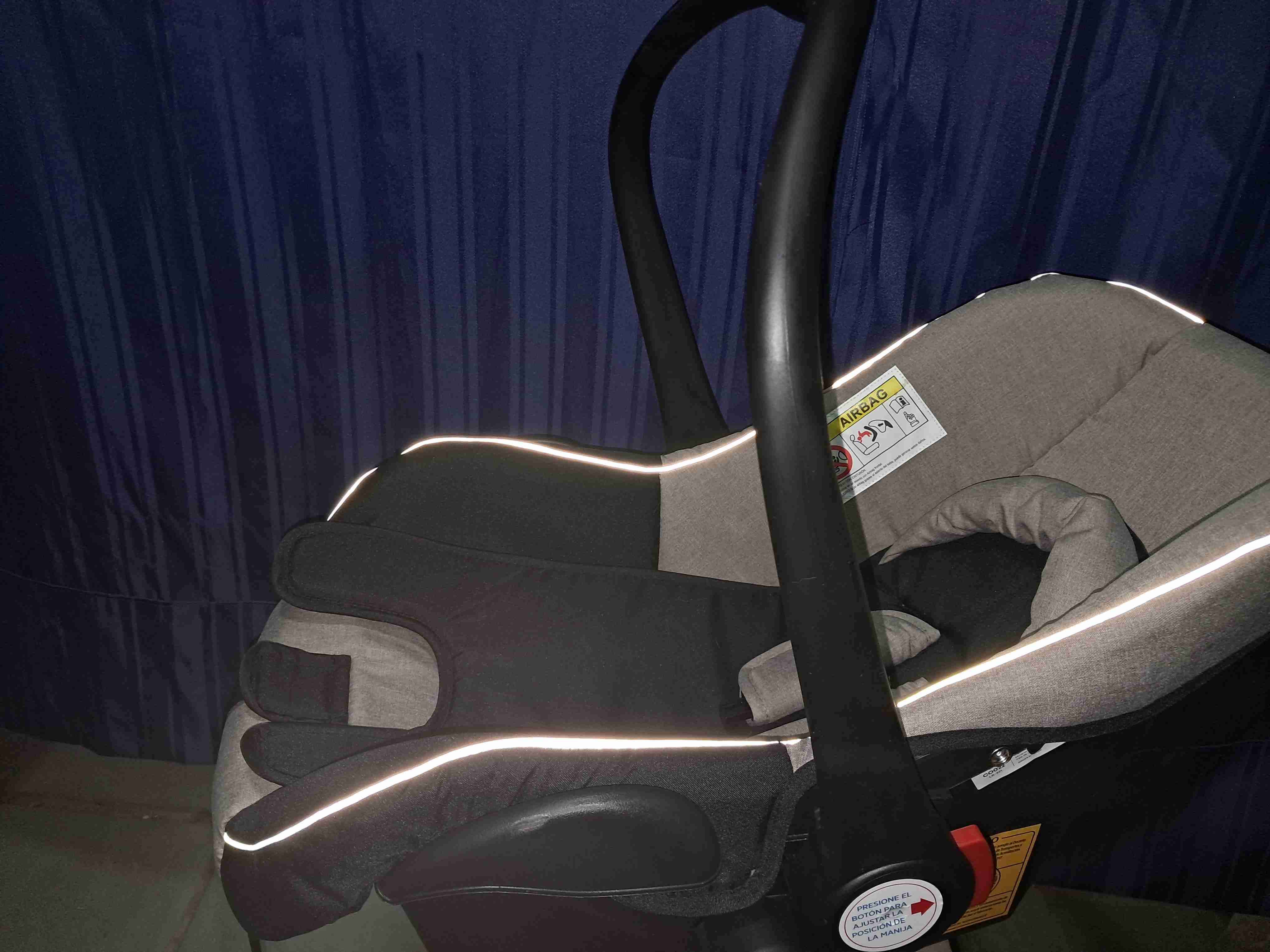 Silla de auto para bebé negra - miniatura 4