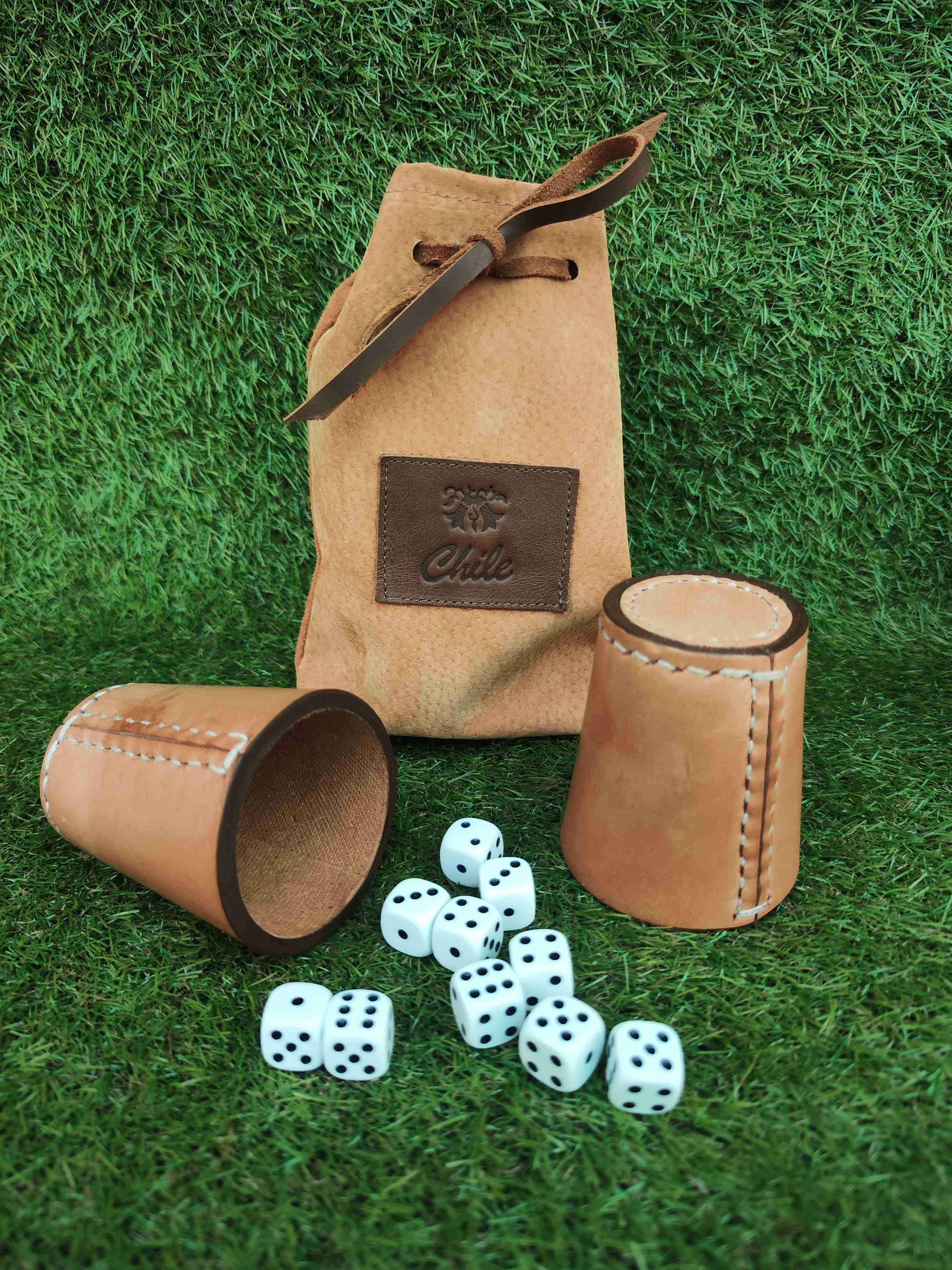 Juego de dados y cubiletes - miniatura 1