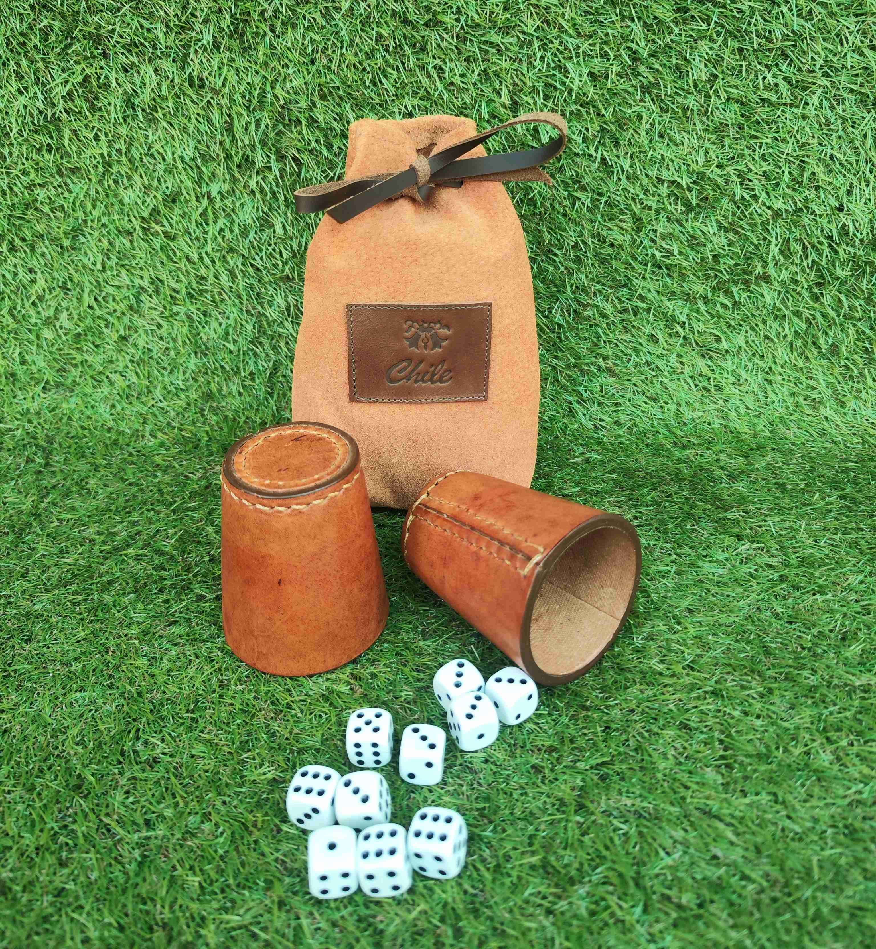 Juego de dados y cubiletes - miniatura 2