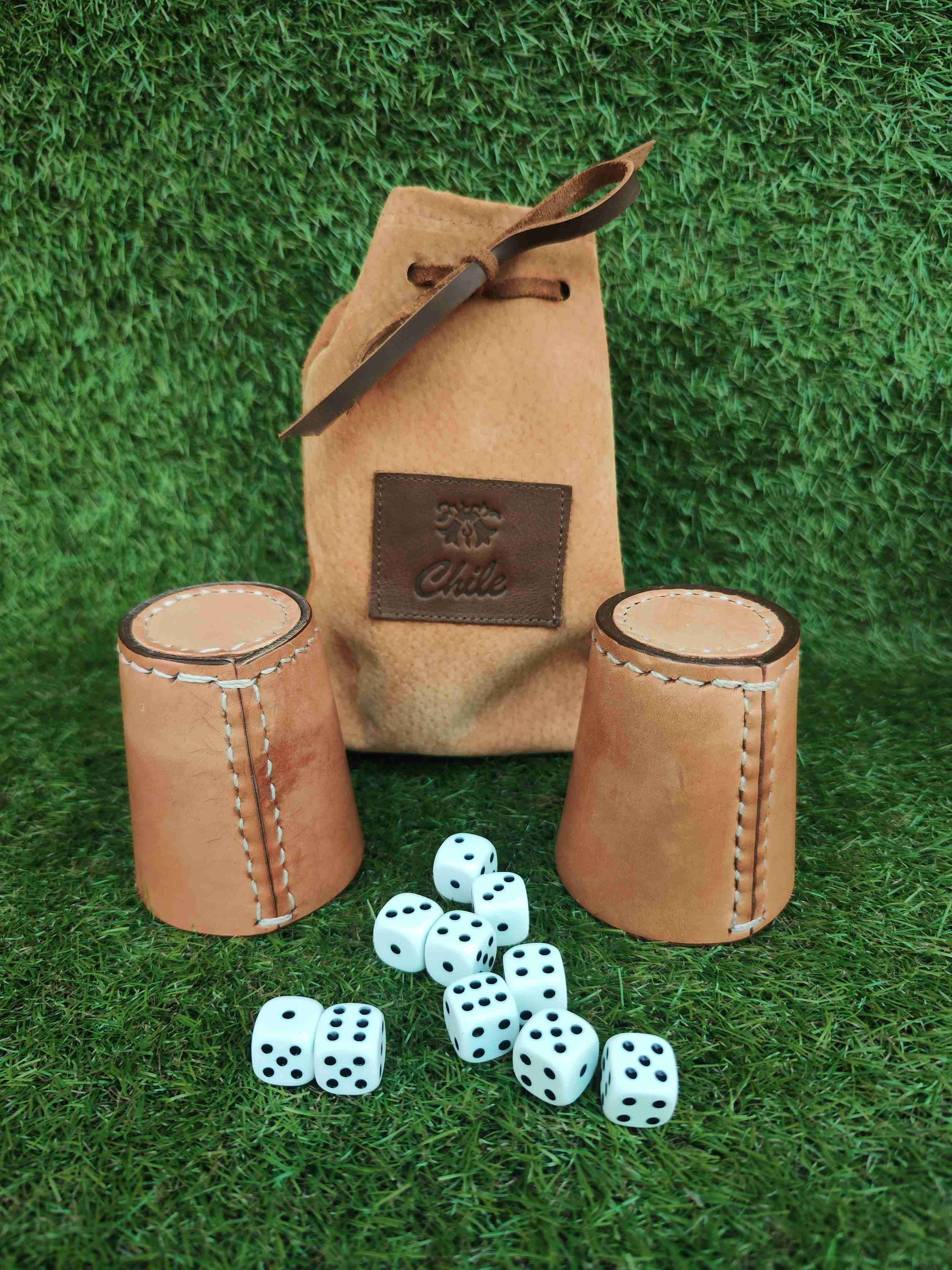 Juego de dados y cubiletes - miniatura 3