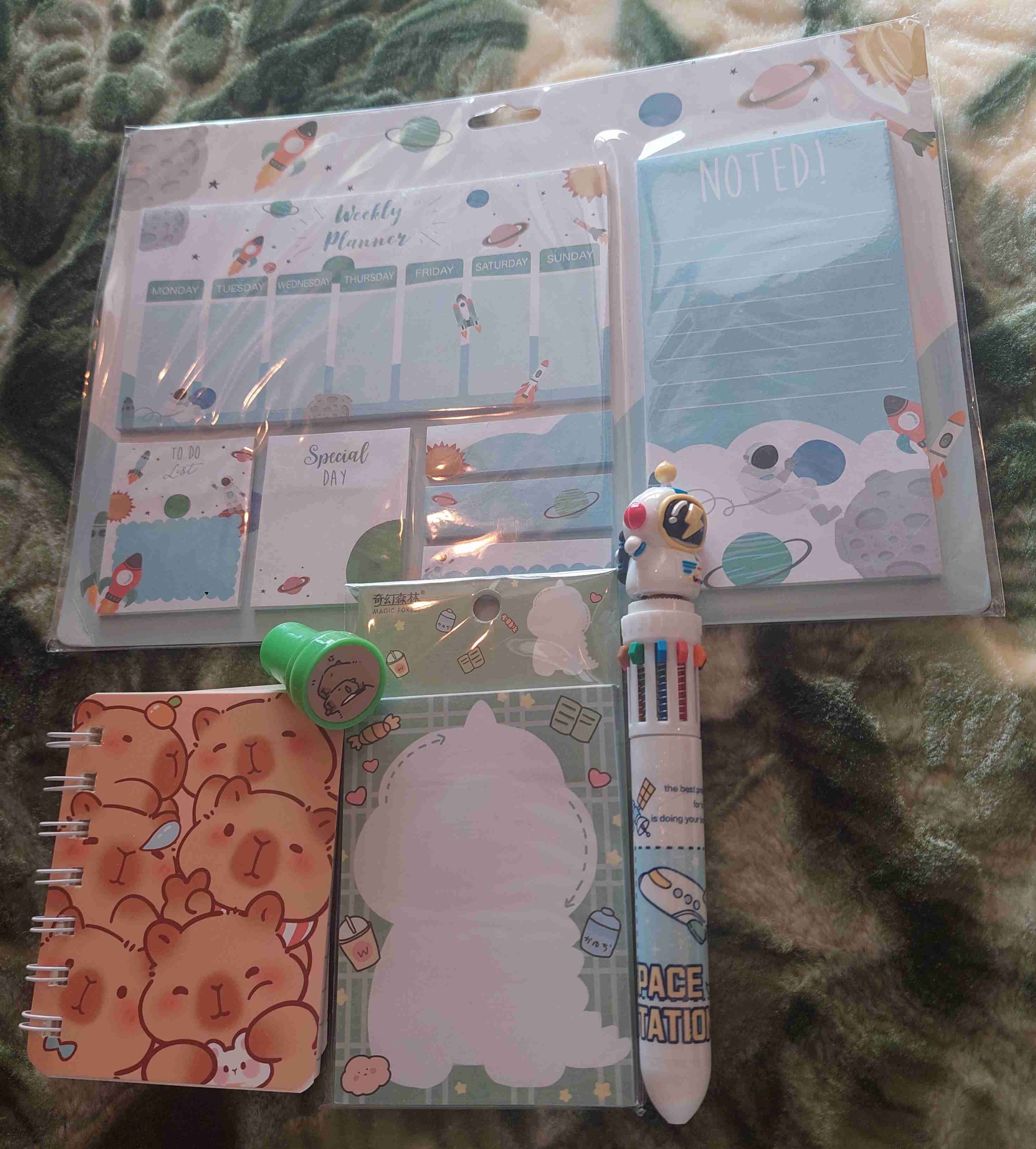 Set de papelería espacial - miniatura 1