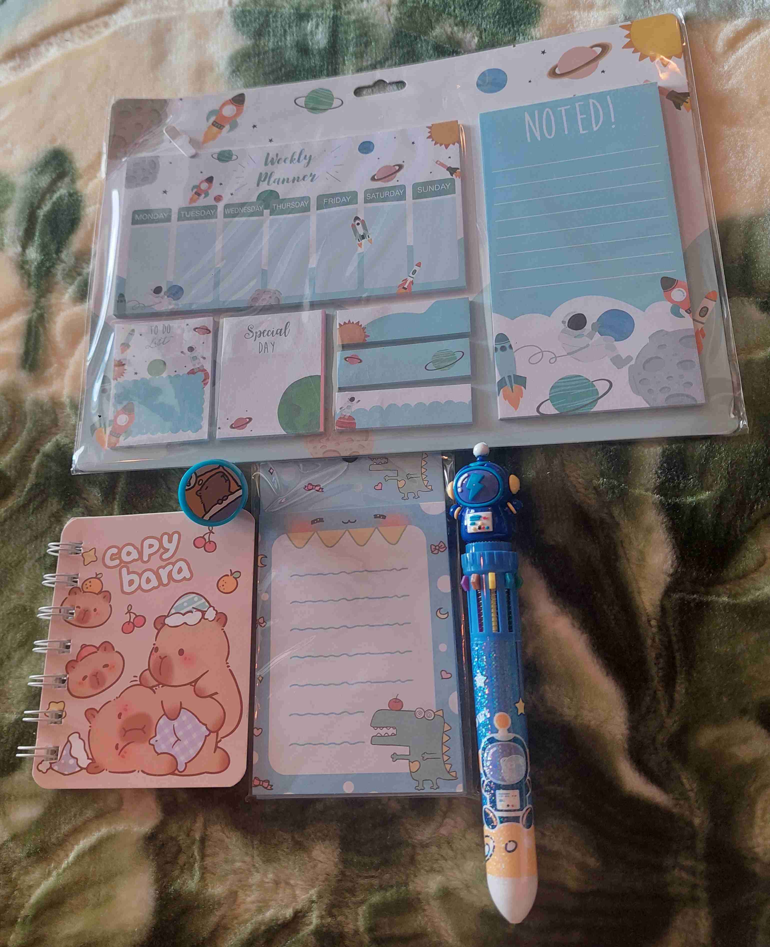 Set de papelería espacial - miniatura 2