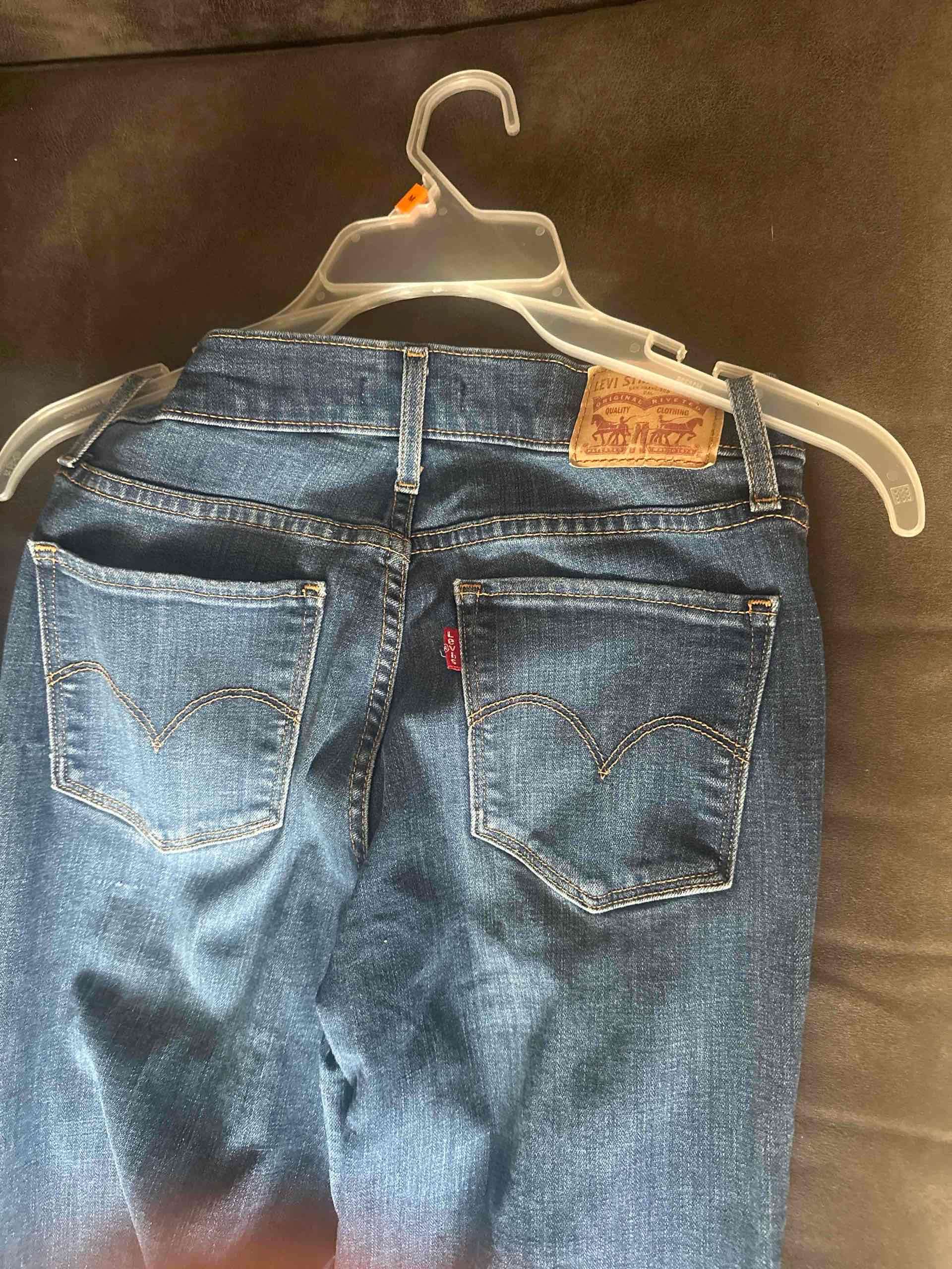 Jeans azul clásico - miniatura 3