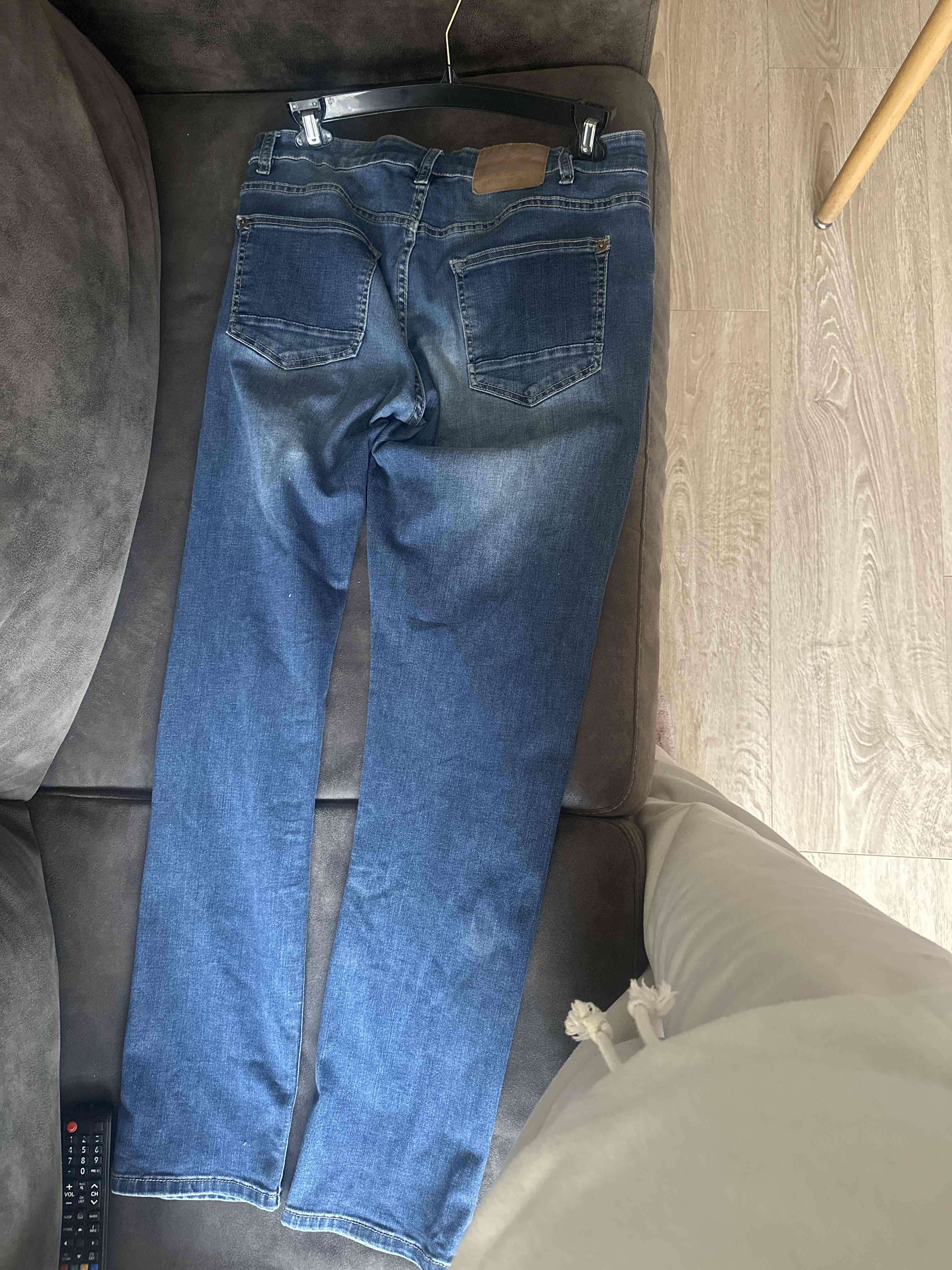 Jeans azul clásico para hombre - miniatura 2