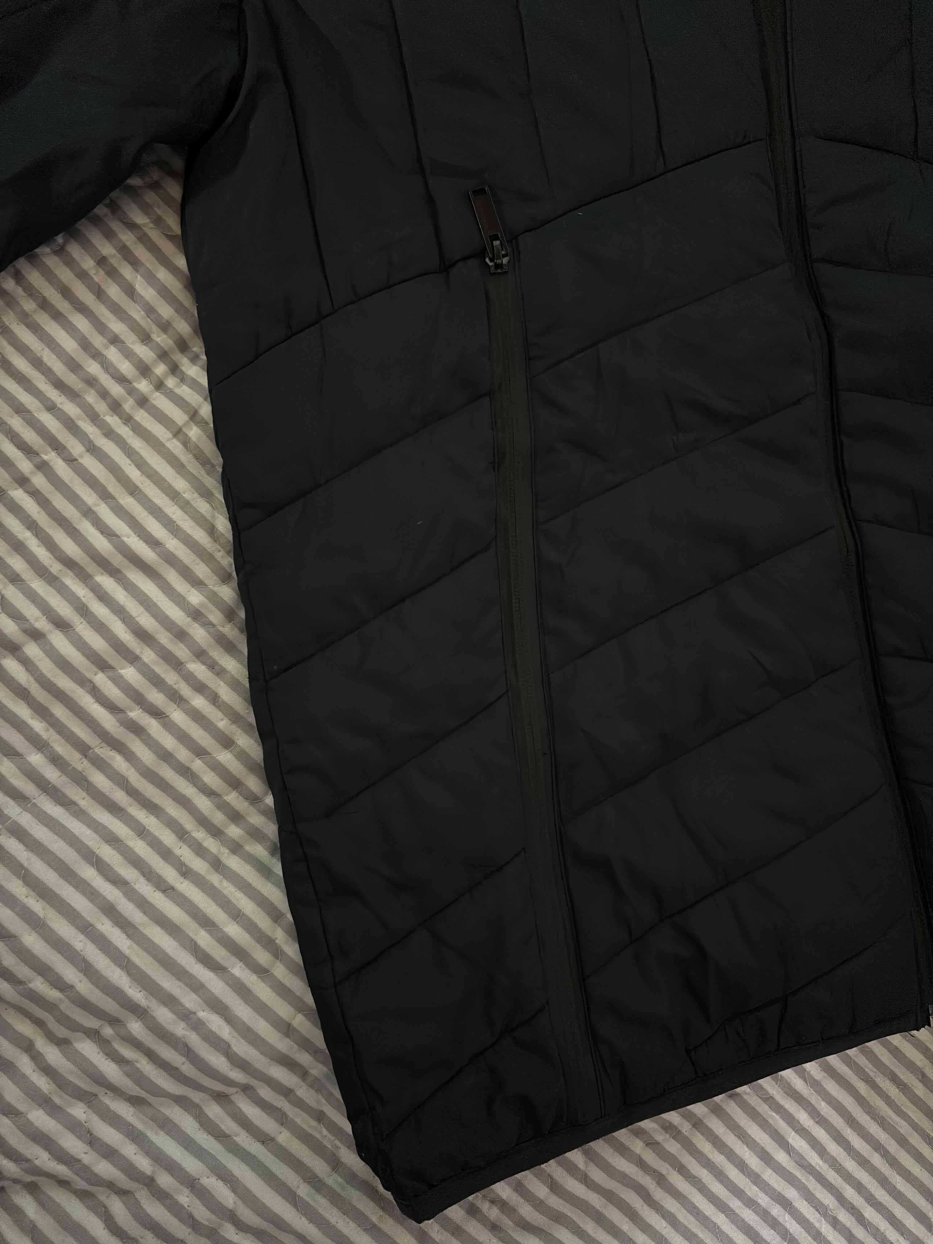 Chaqueta negra acolchada con gorro Karl Lagerfeld - miniatura 4