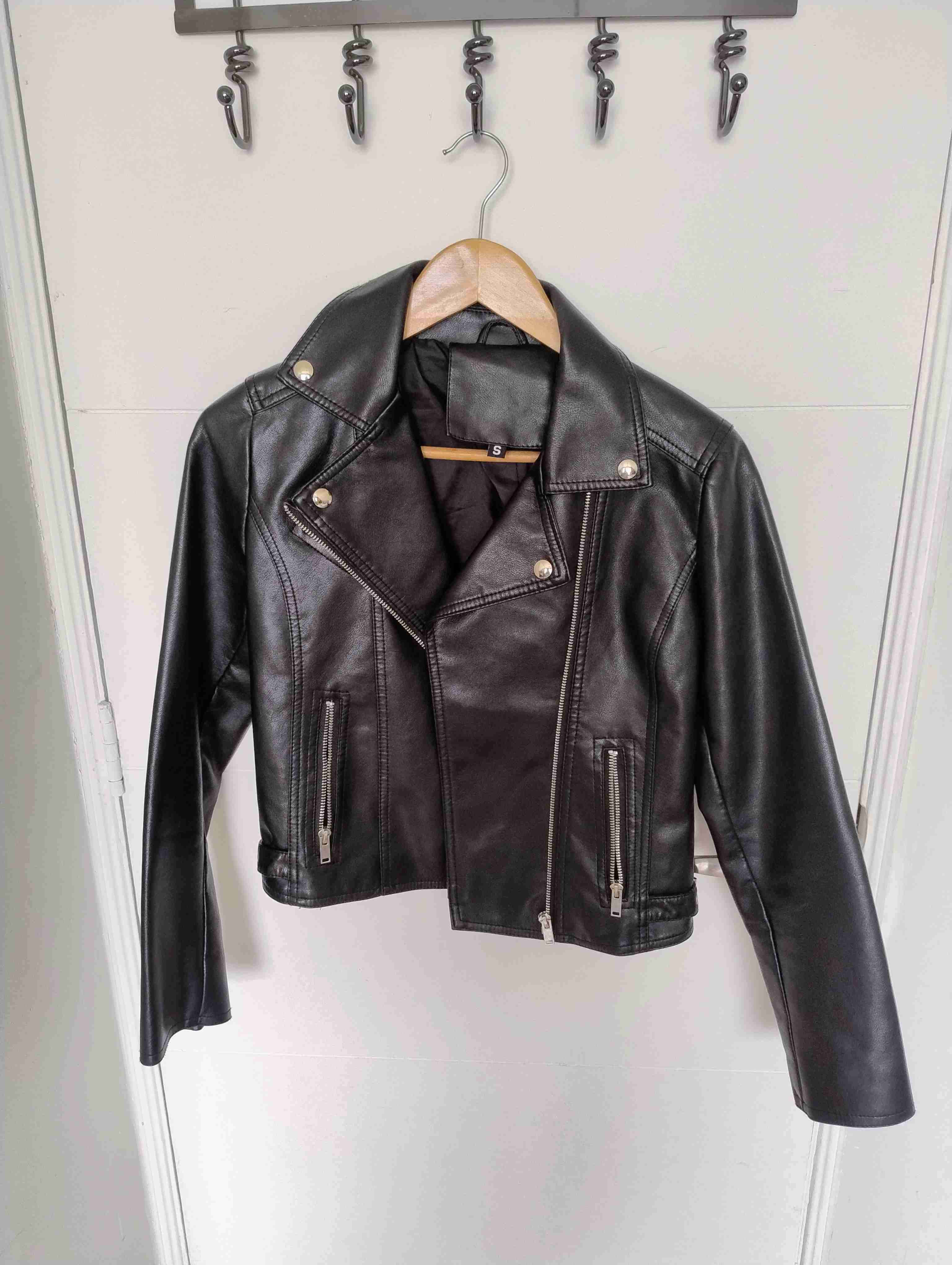 Chaqueta de ecocuero negra - miniatura 4