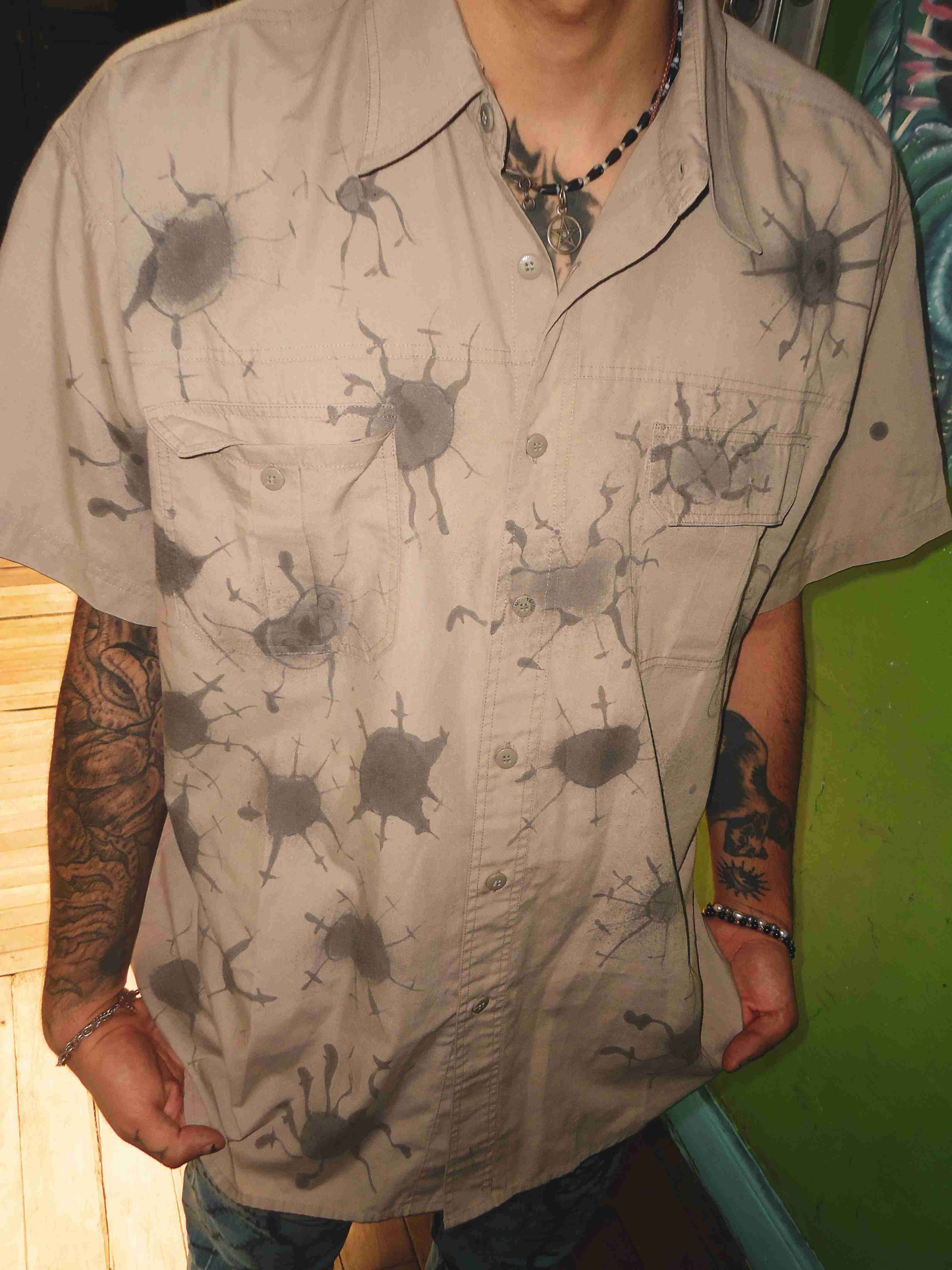 Camisa beige con estampado - miniatura 1