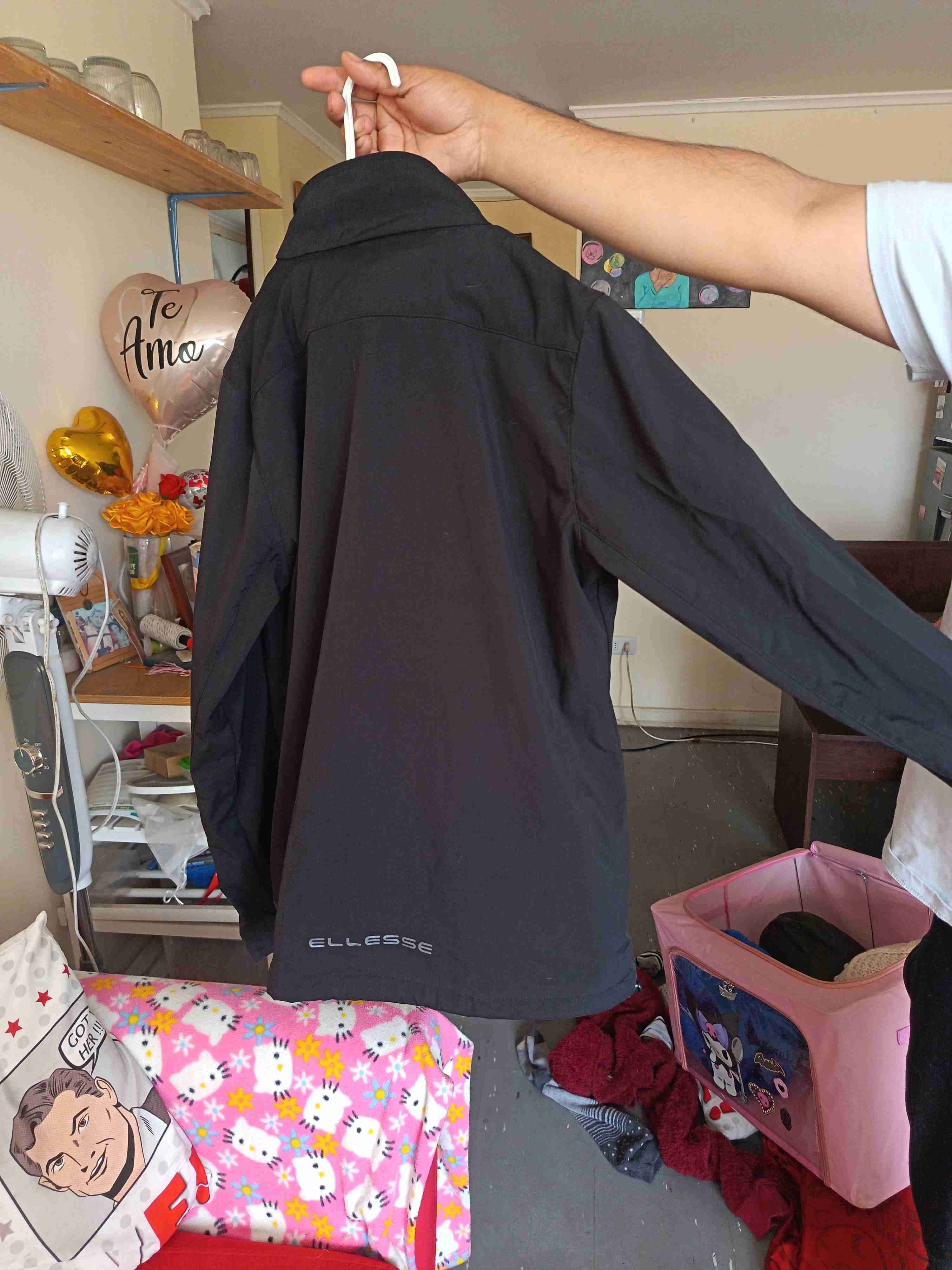 Chaqueta negra con cierre - miniatura 2