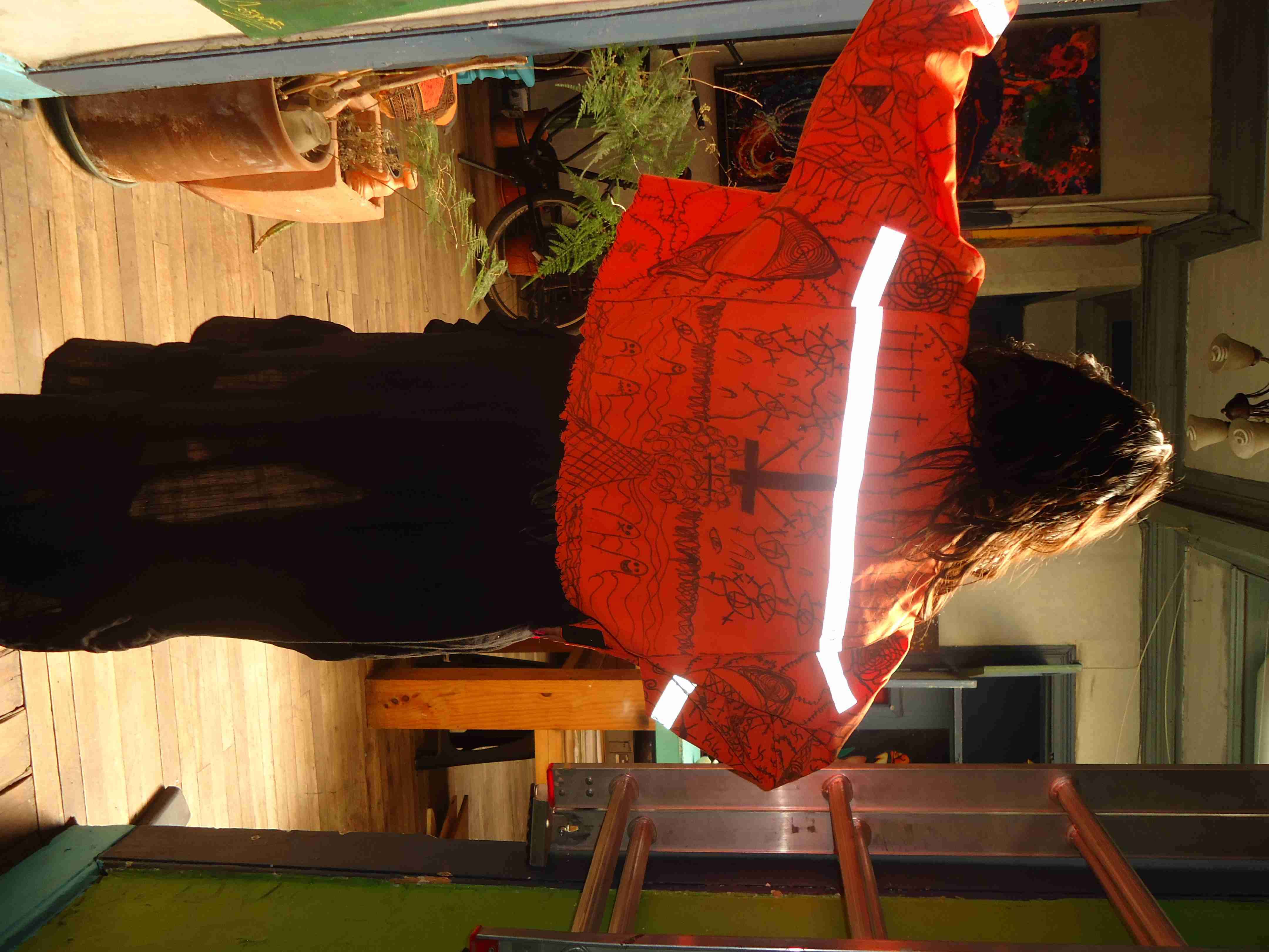 Chaqueta naranja con diseño único - miniatura 2