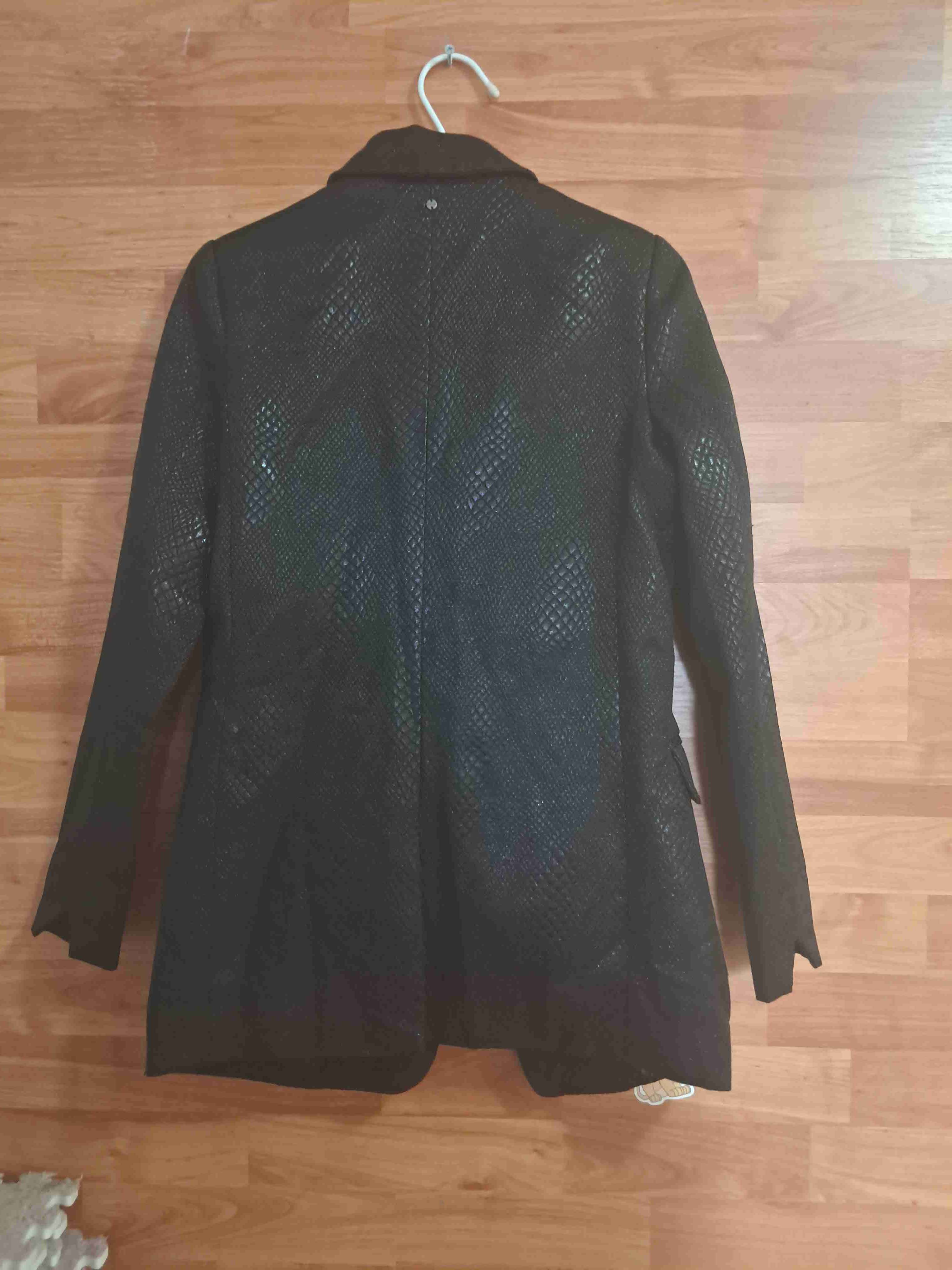 Blazer negro con textura reptiles - miniatura 2