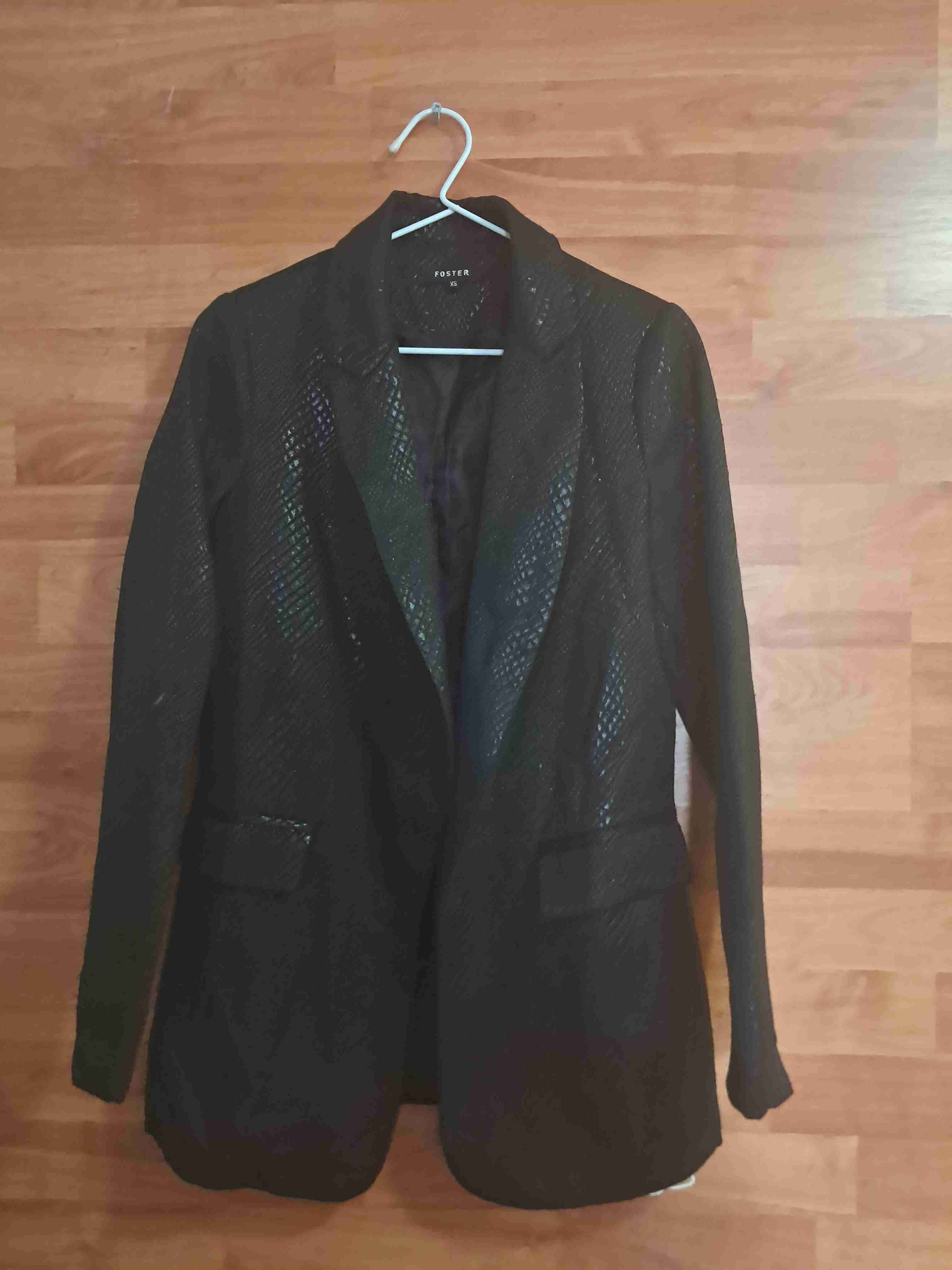 Blazer negro con textura reptiles - miniatura 3