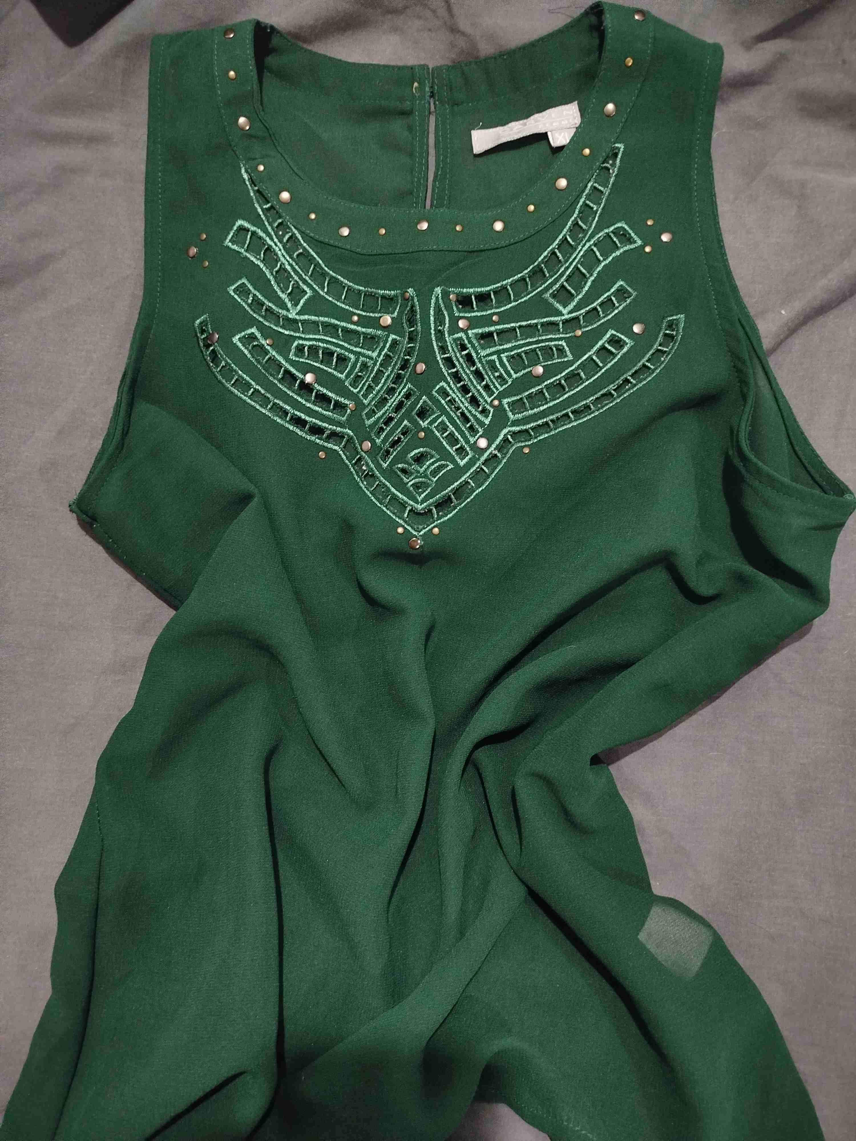 Polera verde con apliques - miniatura 3