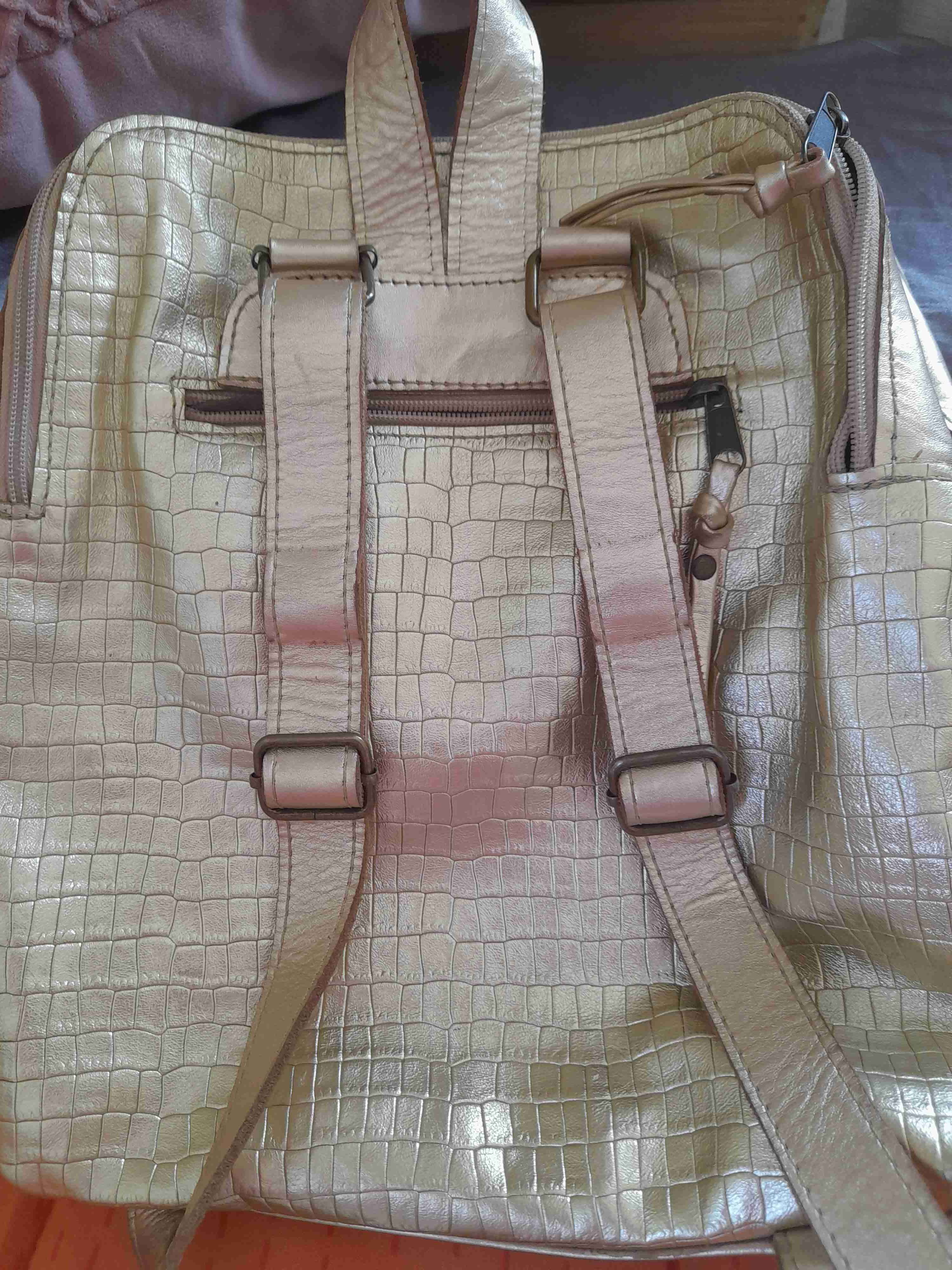 Mochila de cuero dorada - miniatura 2