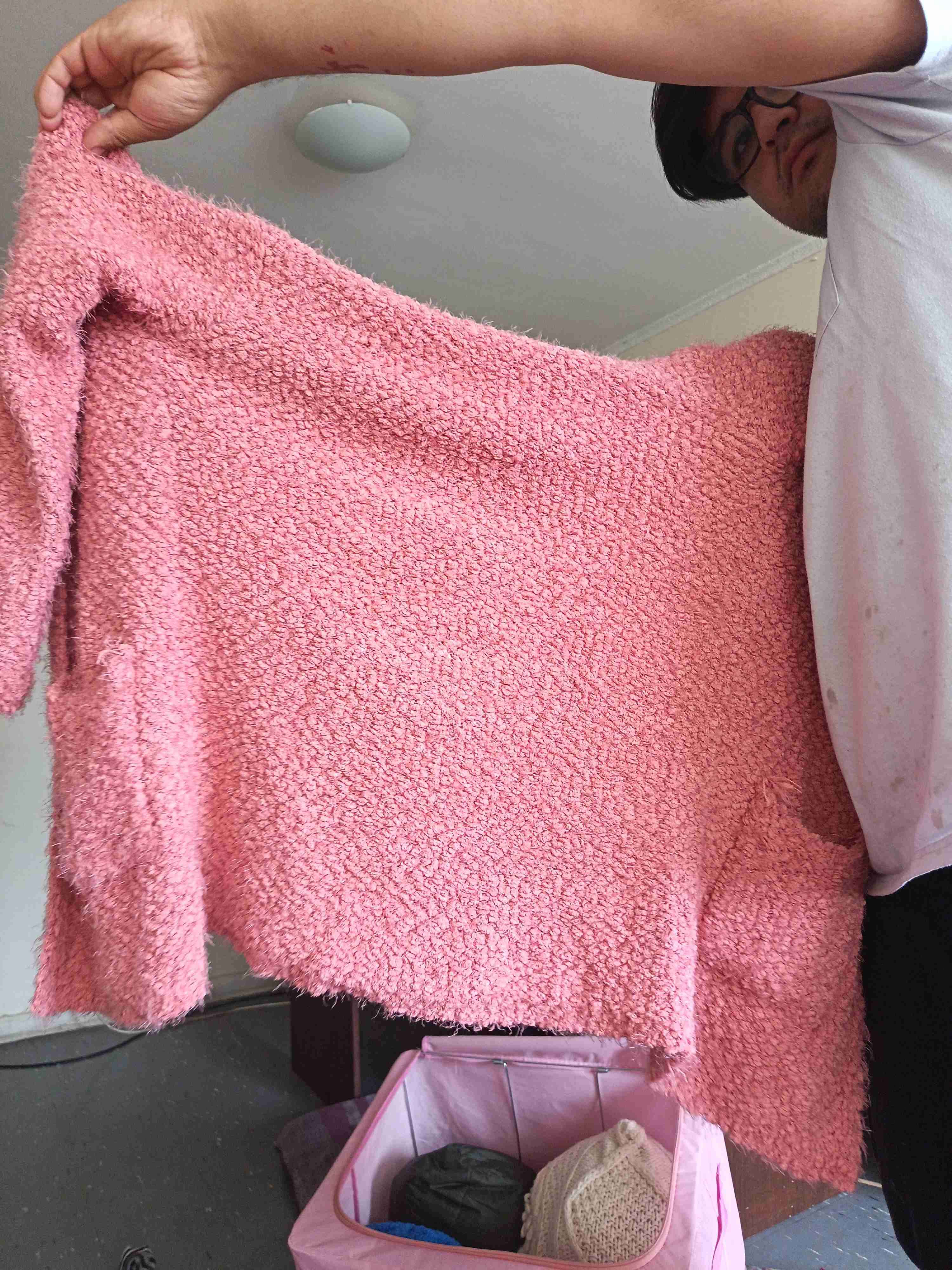 Capa tejida rosa con capucha - miniatura 2