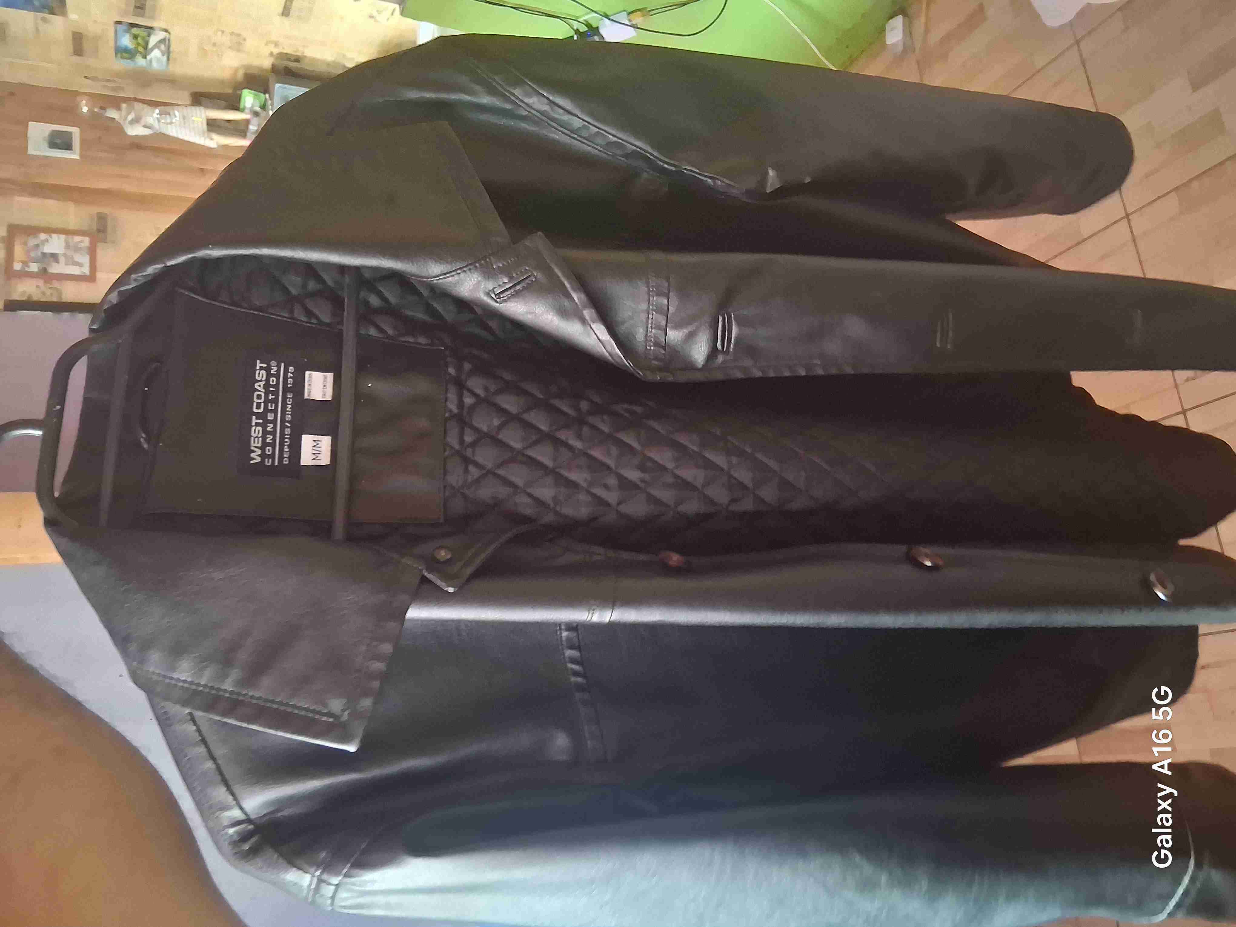 Chaqueta de cuero negra - miniatura 2