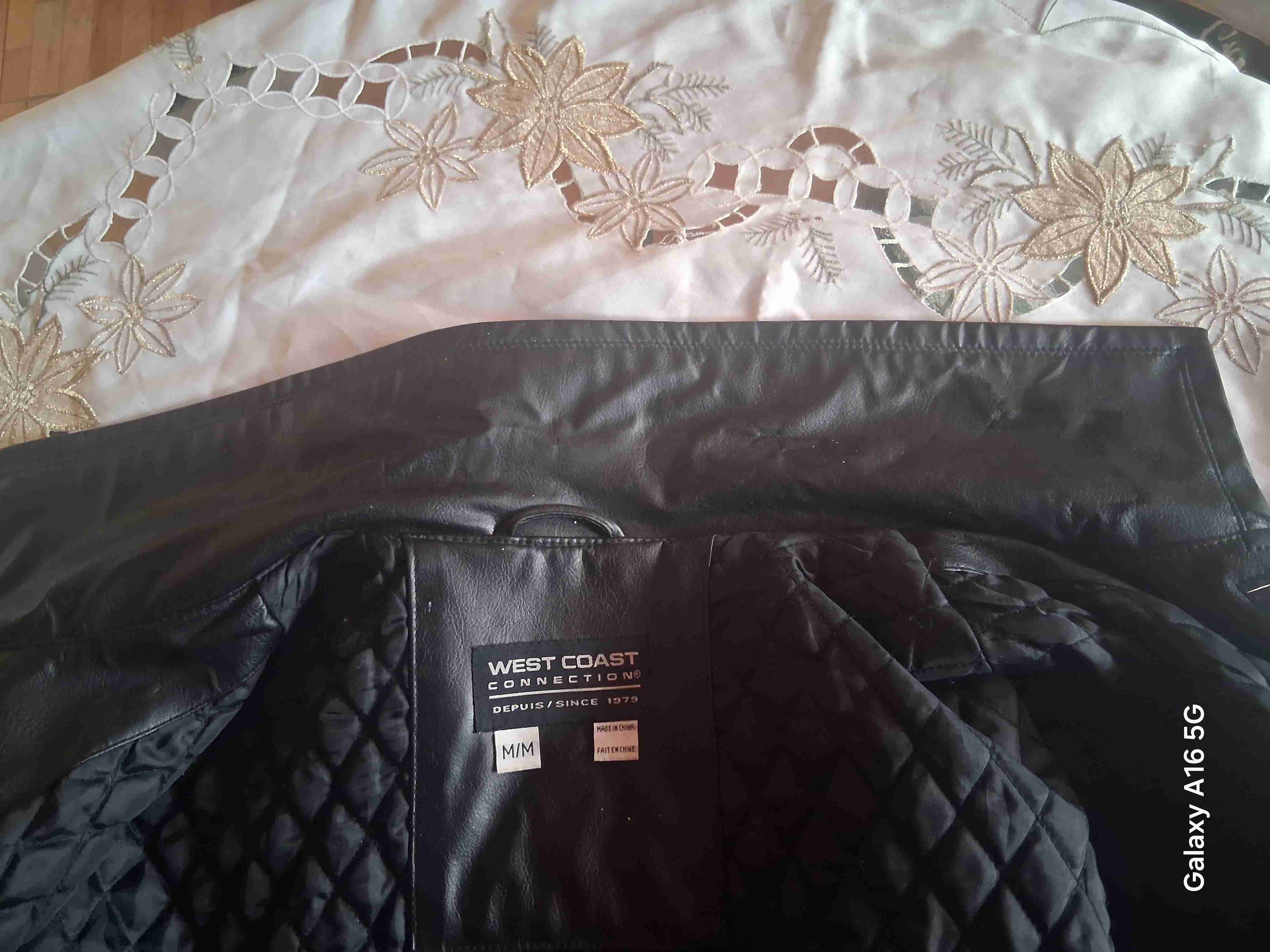 Chaqueta de cuero negra - miniatura 5