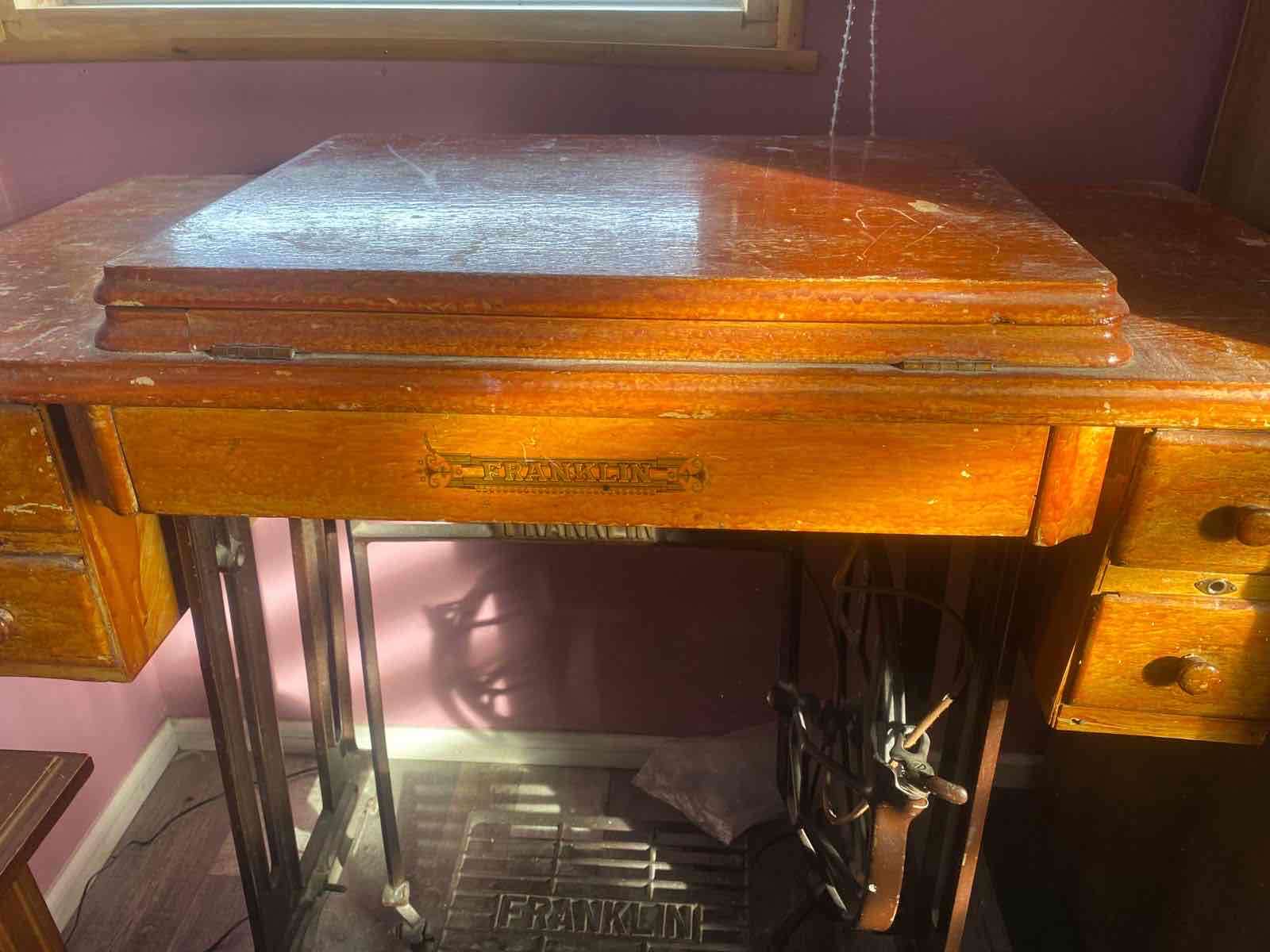 Mesa de costura antigua Franklin