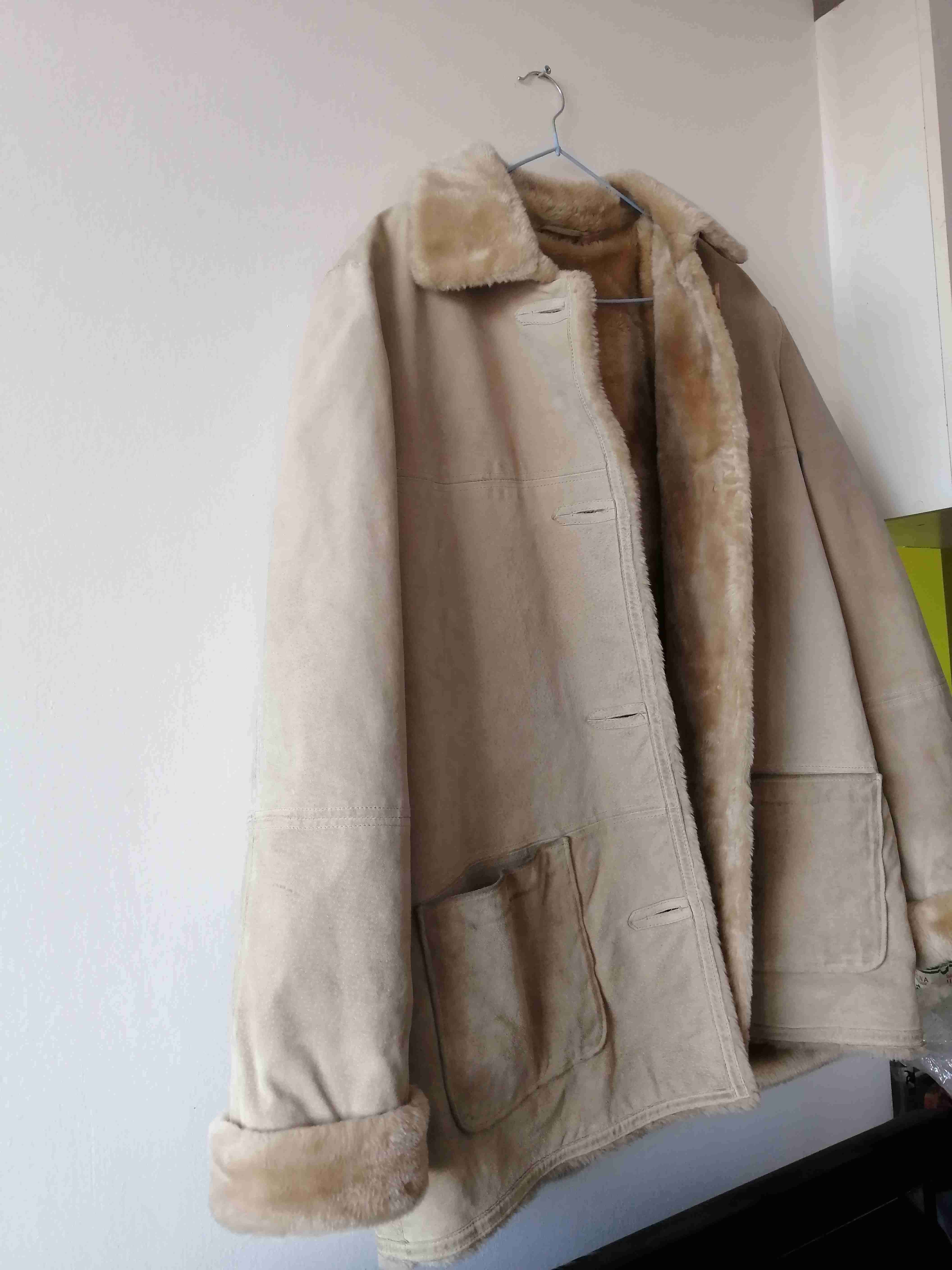 Abrigo beige con forro de piel - miniatura 2