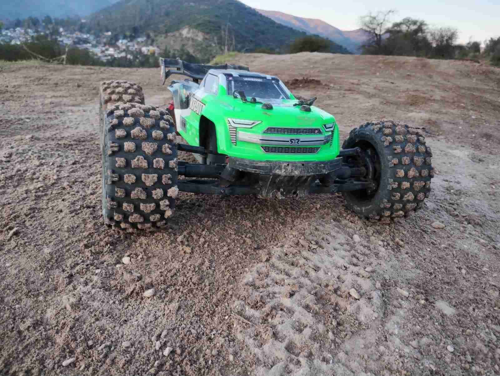 Auto RC arrma kraton - miniatura 2
