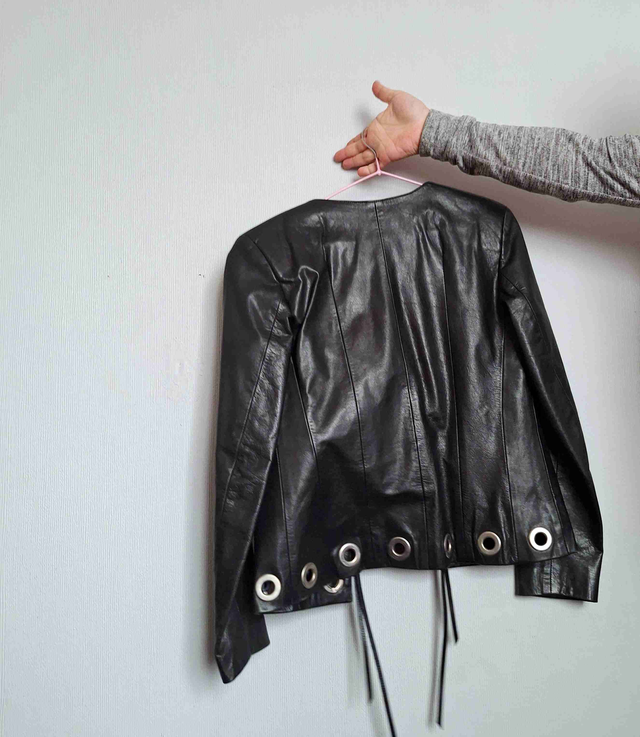 Chaqueta Cuero Argentino  negra con ojales - miniatura 2