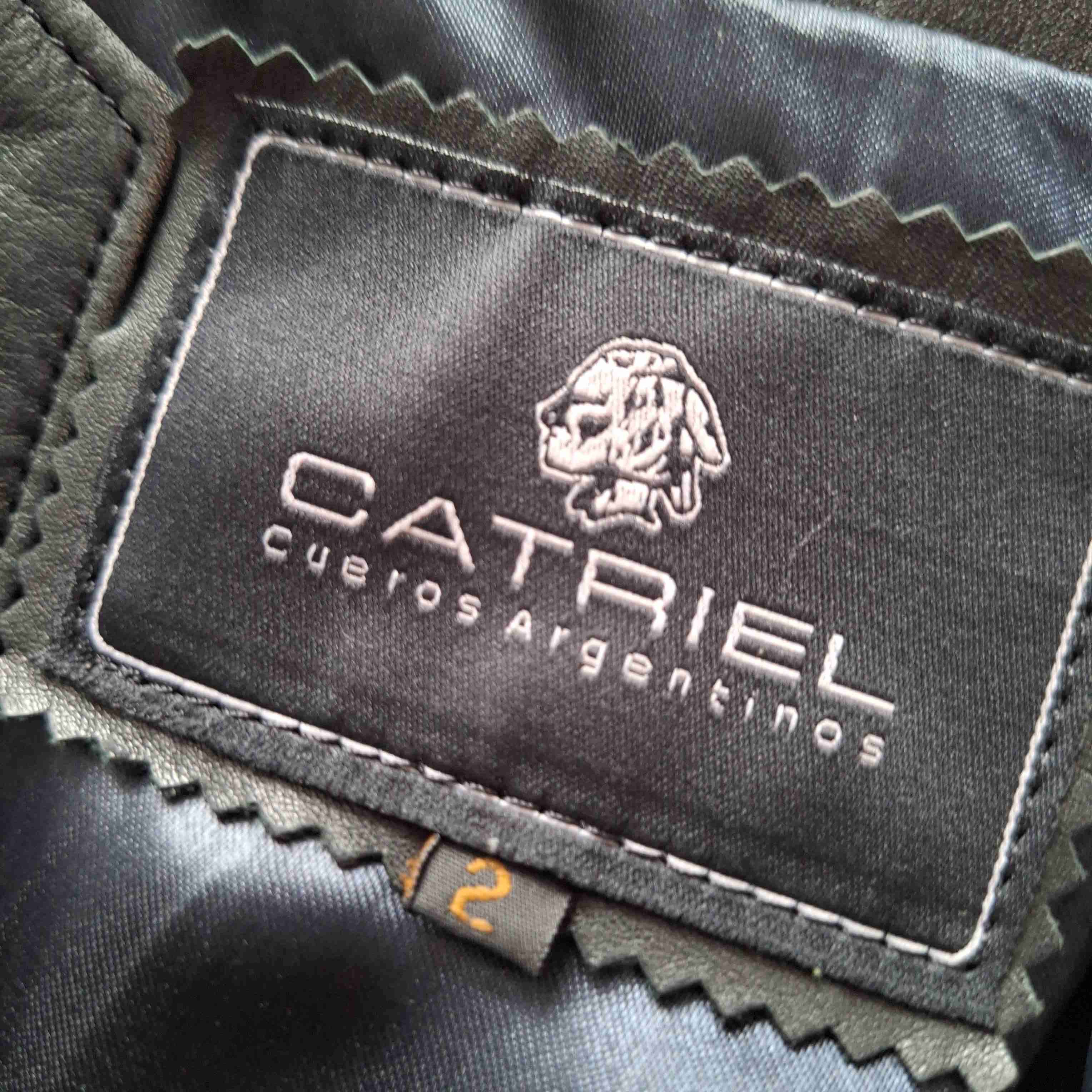 Chaqueta Cuero Argentino  negra con ojales - miniatura 3