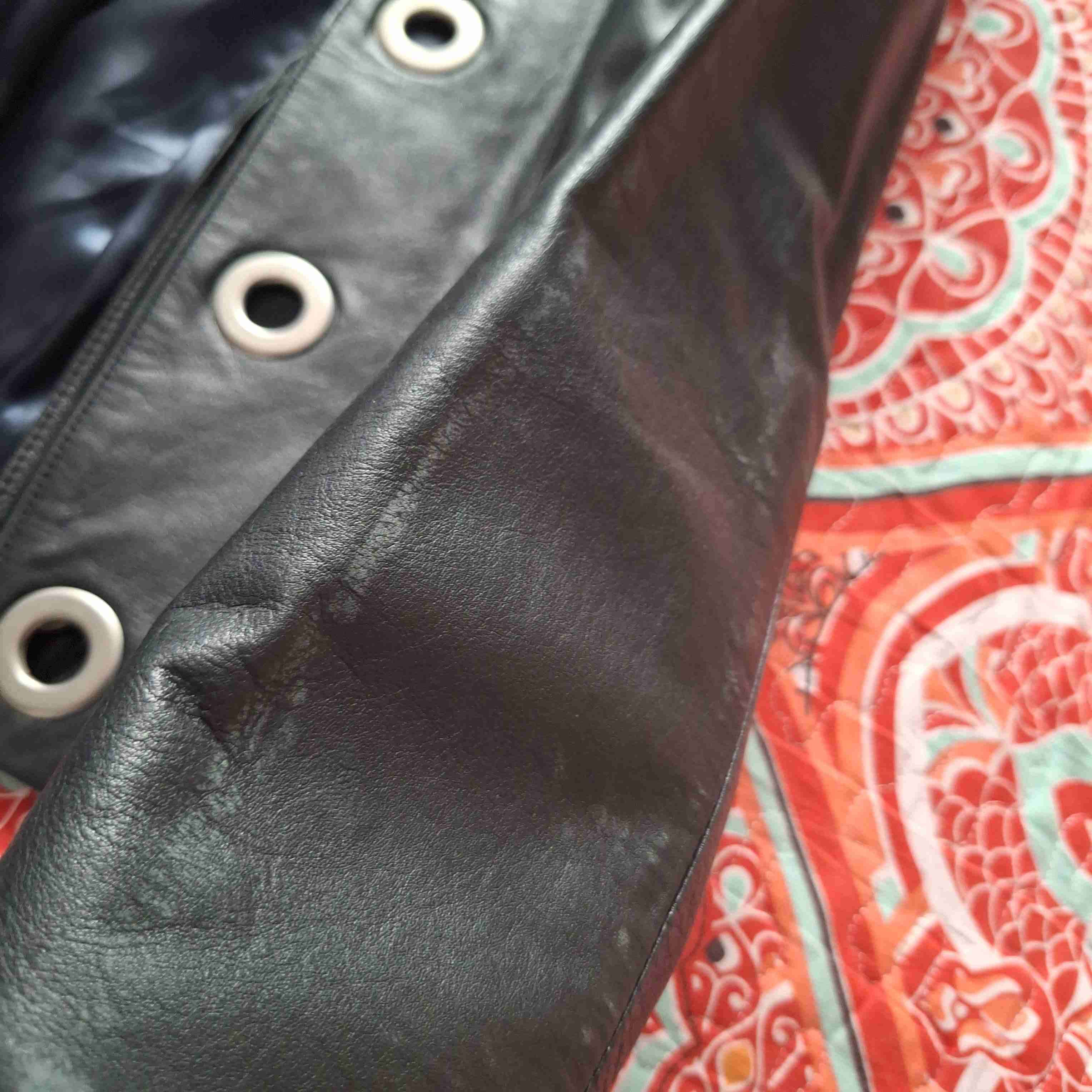 Chaqueta Cuero Argentino  negra con ojales - miniatura 4