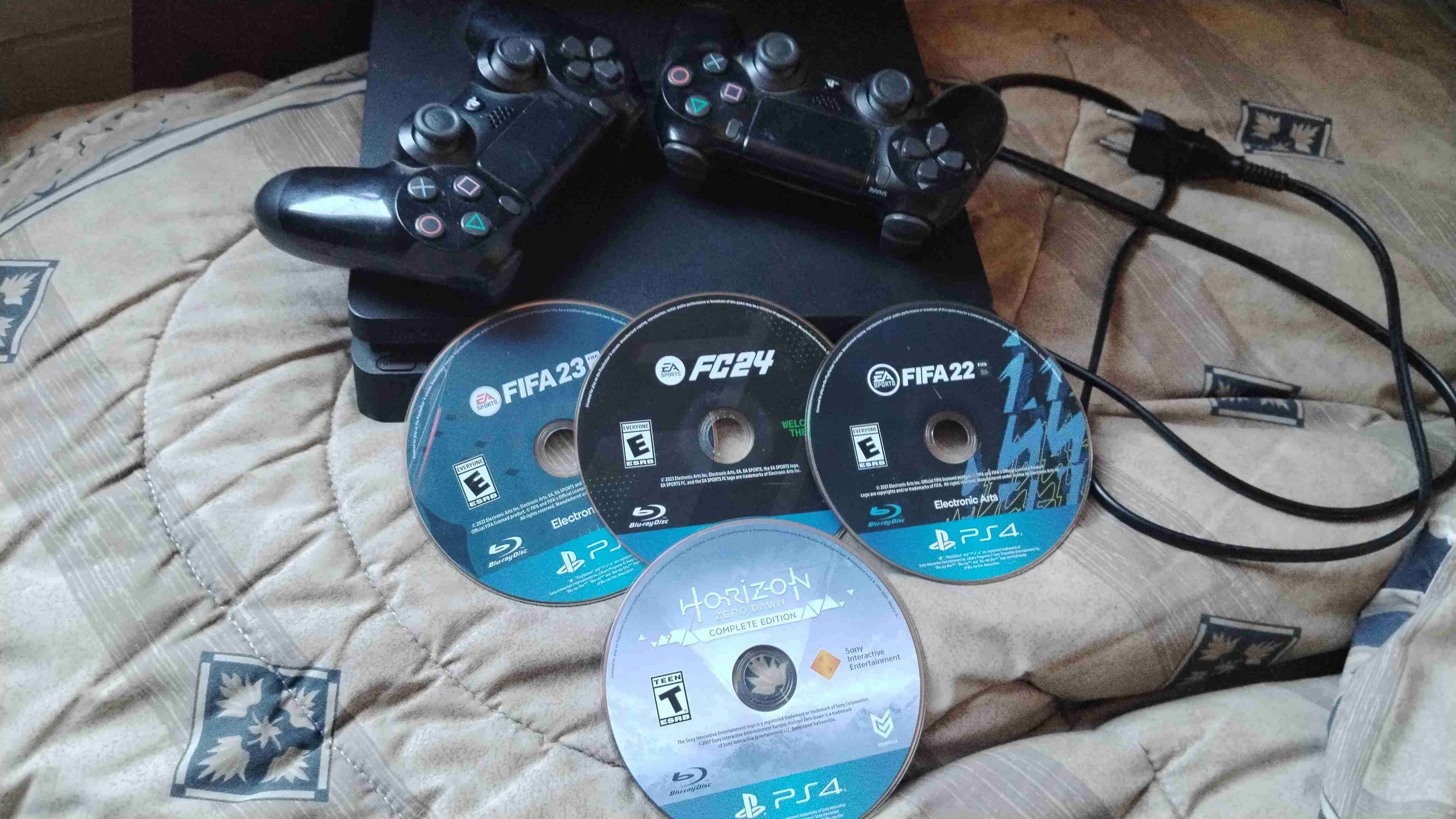 Consola PS4 con juegos - miniatura 1