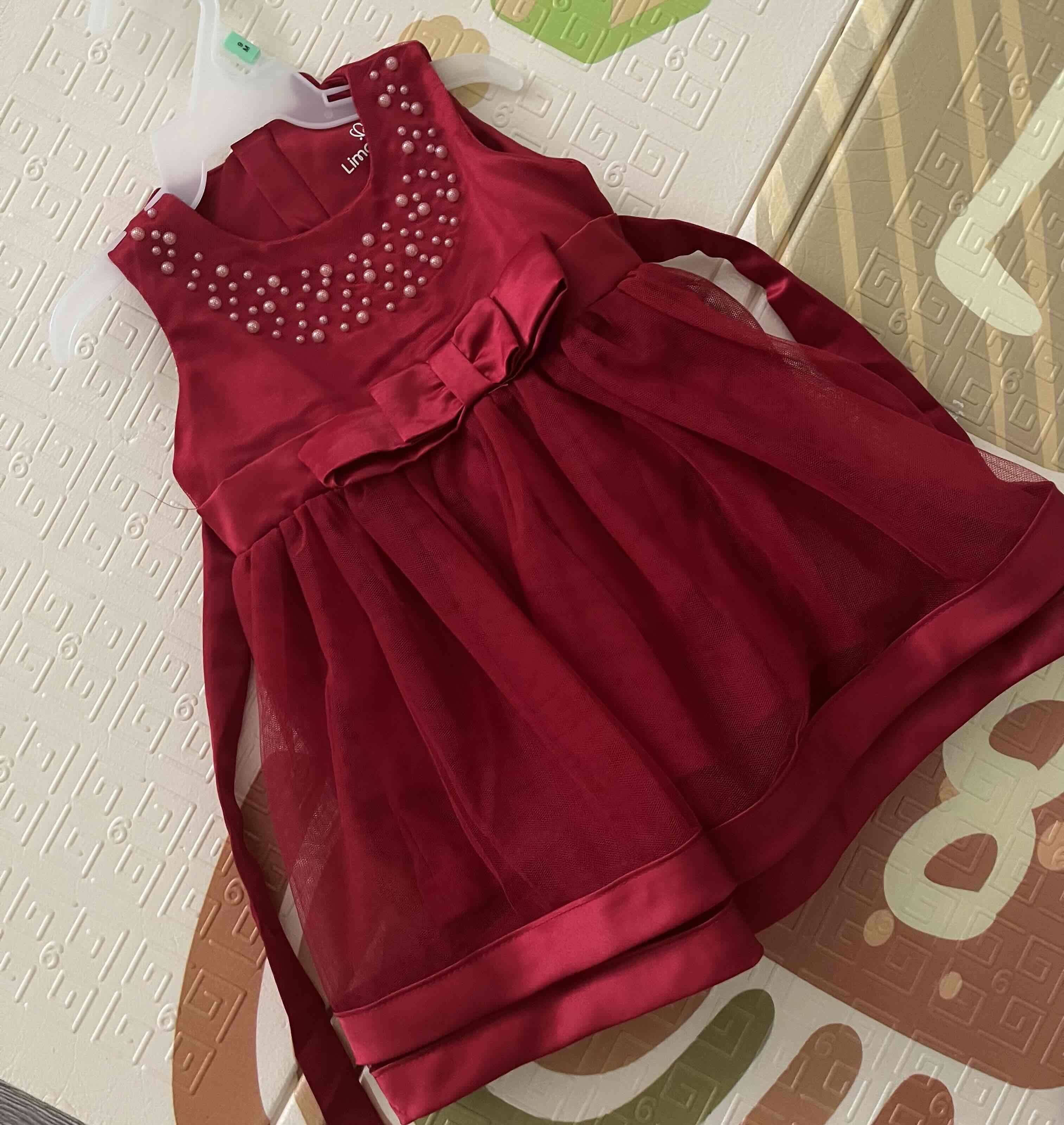Vestido rojo elegante niña