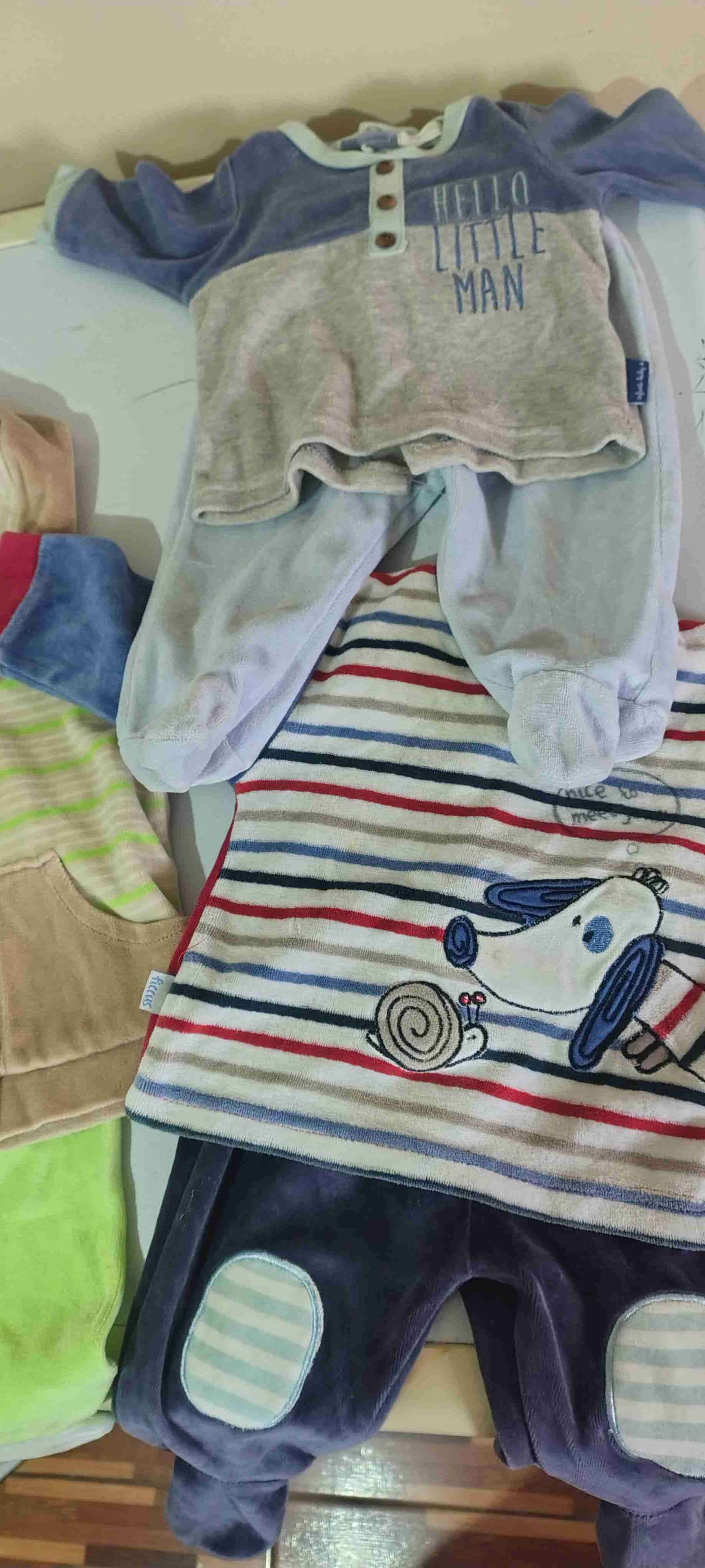 Conjunto de ropa para bebé - miniatura 1