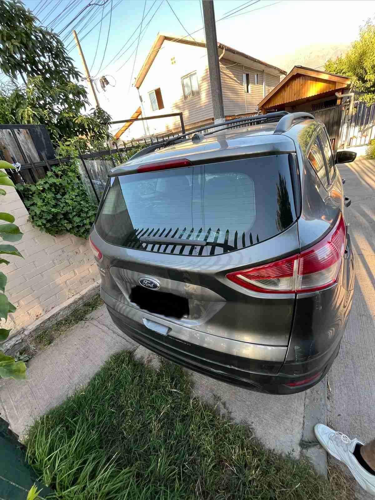 SUV gris en buen estado - miniatura 2