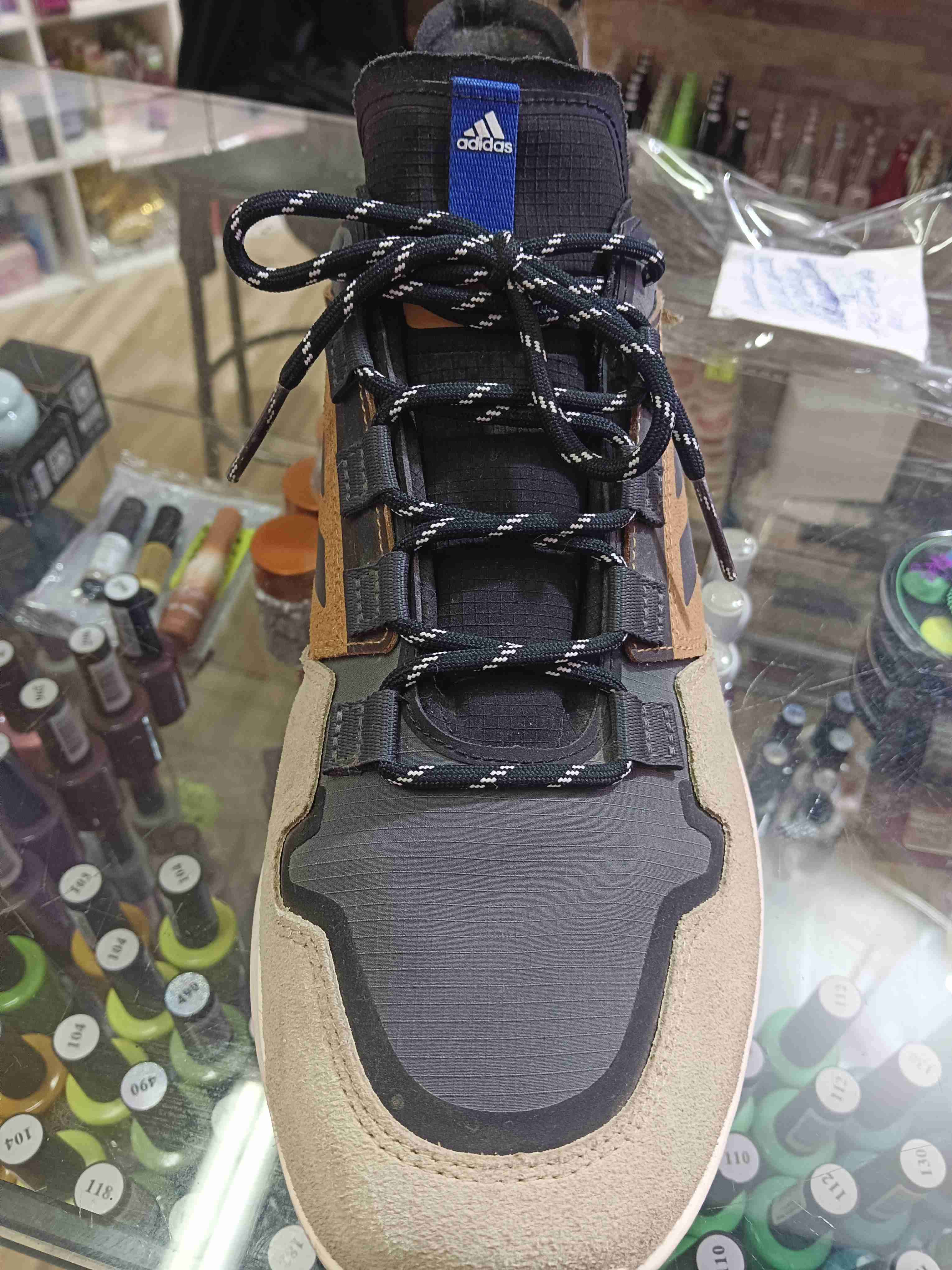 Zapatillas deportivas negras y marrones - miniatura 2