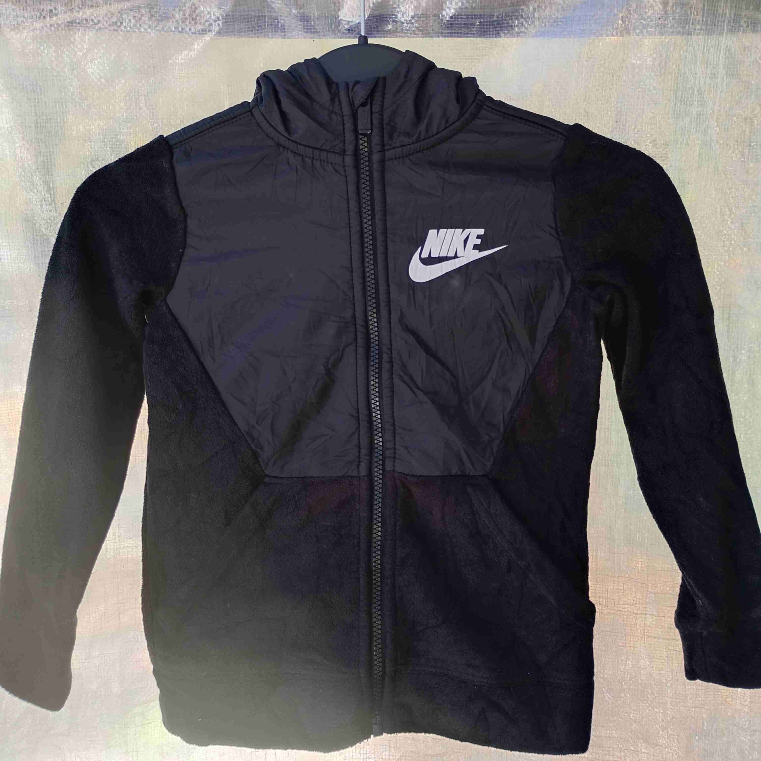 Polerón Infantil Nike negro con capucha