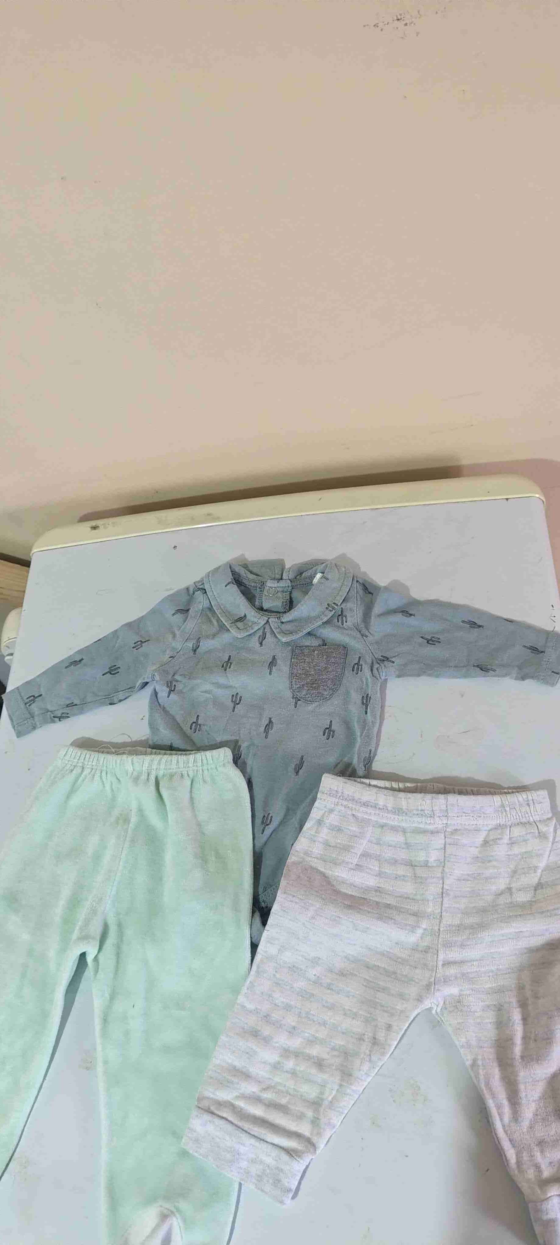 Lote de ropa invierno bebé 0-3 meses - miniatura 4