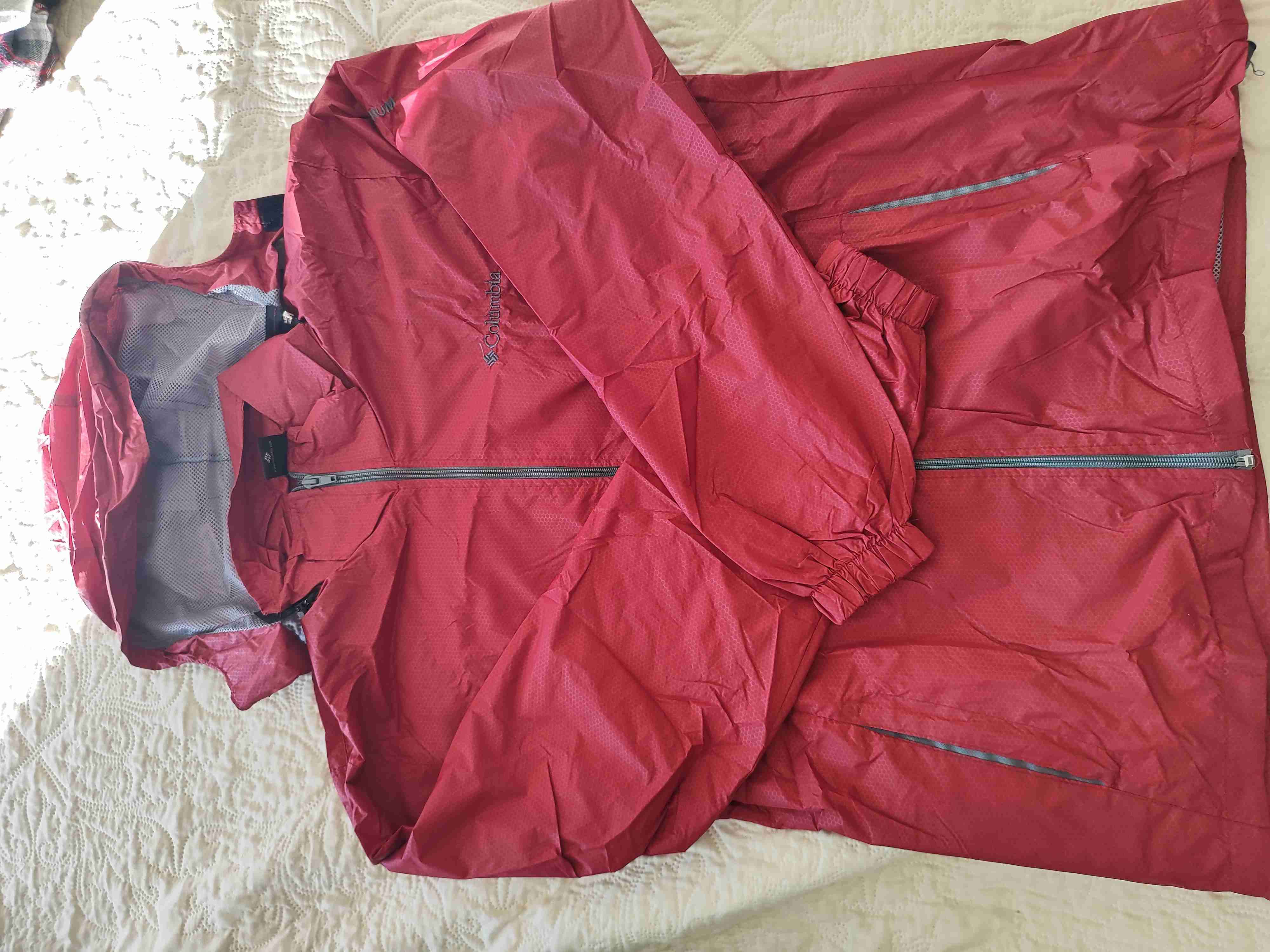 Chaqueta impermeable roja - miniatura 1