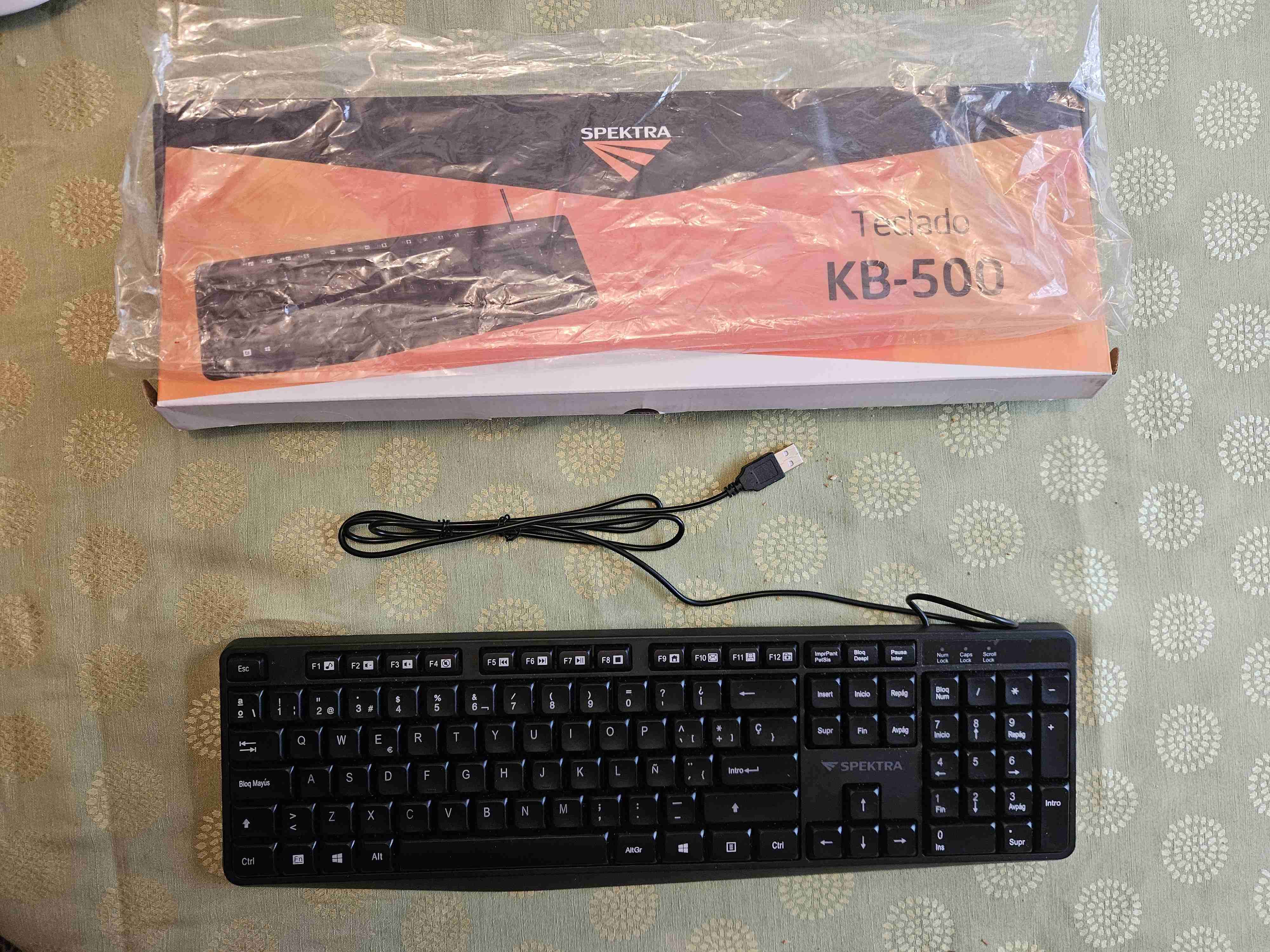 Teclado alámbrico nuevo en caja - miniatura 3