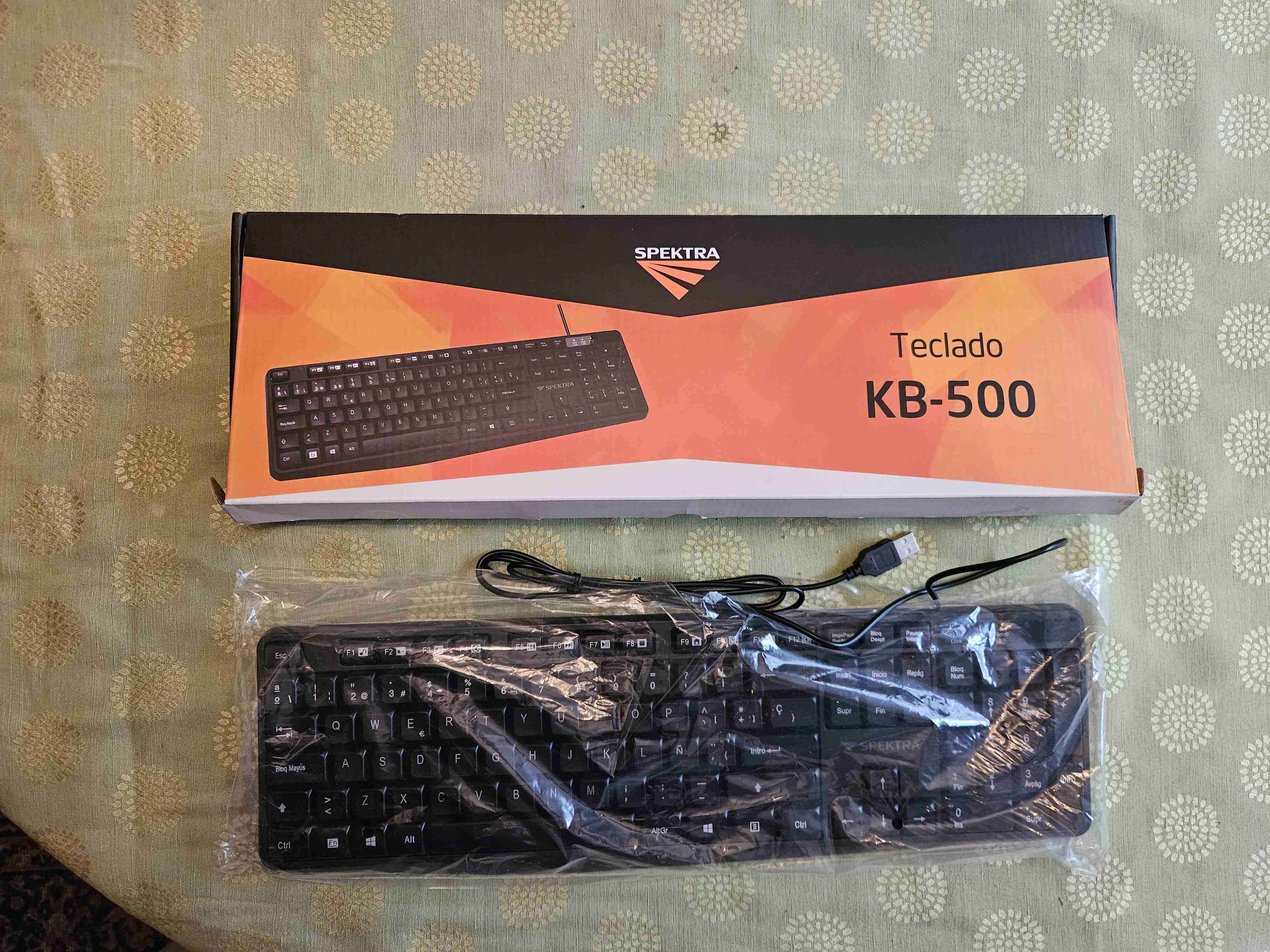 Teclado alámbrico nuevo en caja - miniatura 4