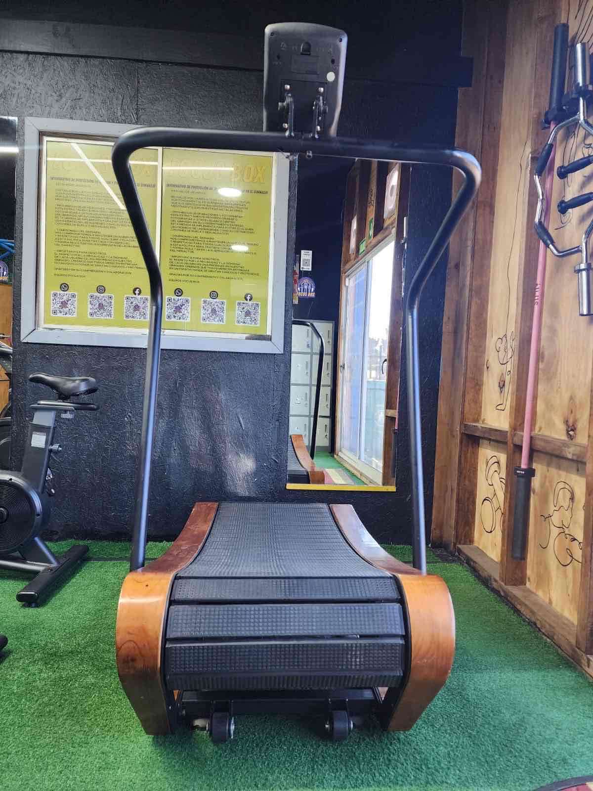 Caminadora curva de madera - miniatura 1