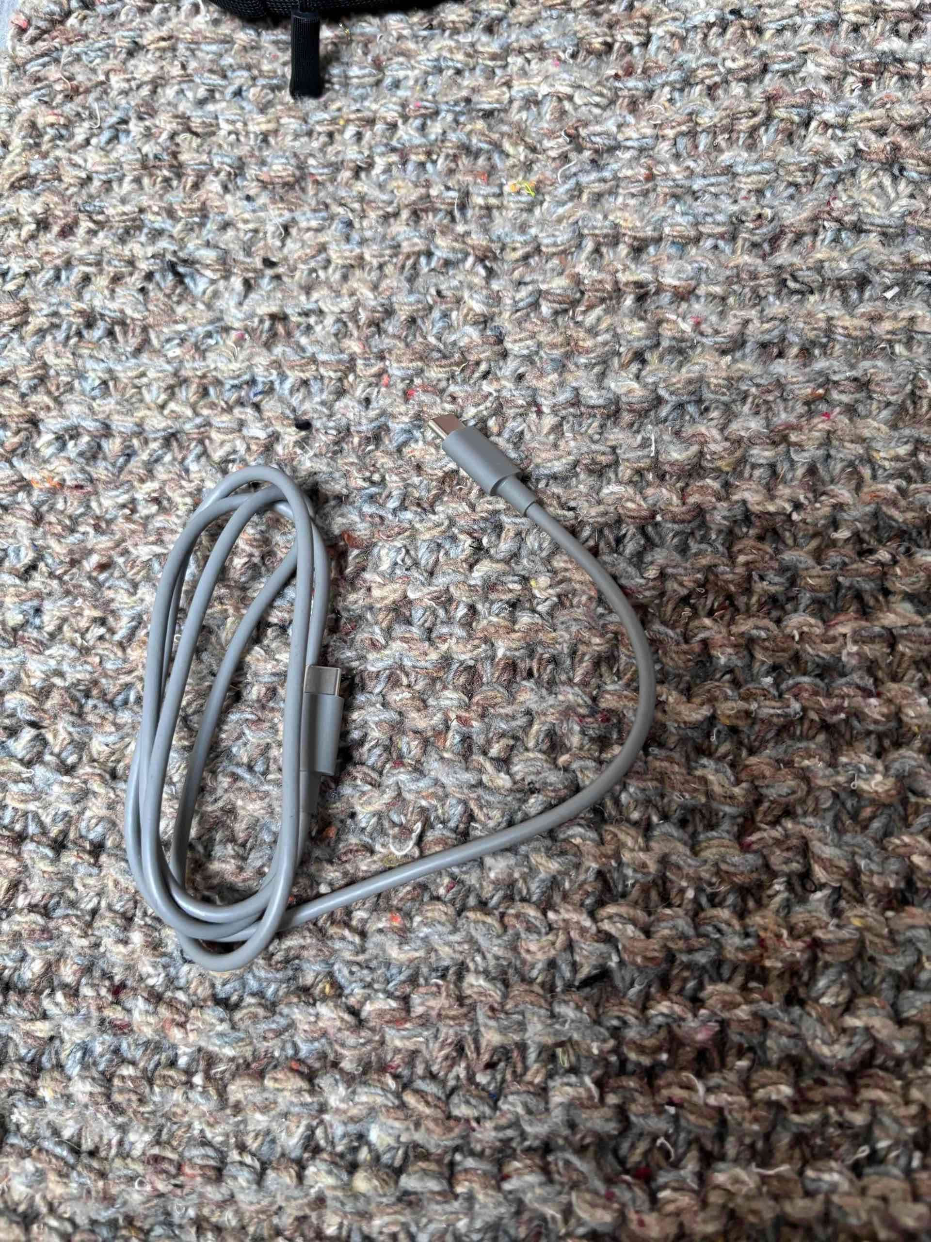 Audífonos Beats gris claro - miniatura 4