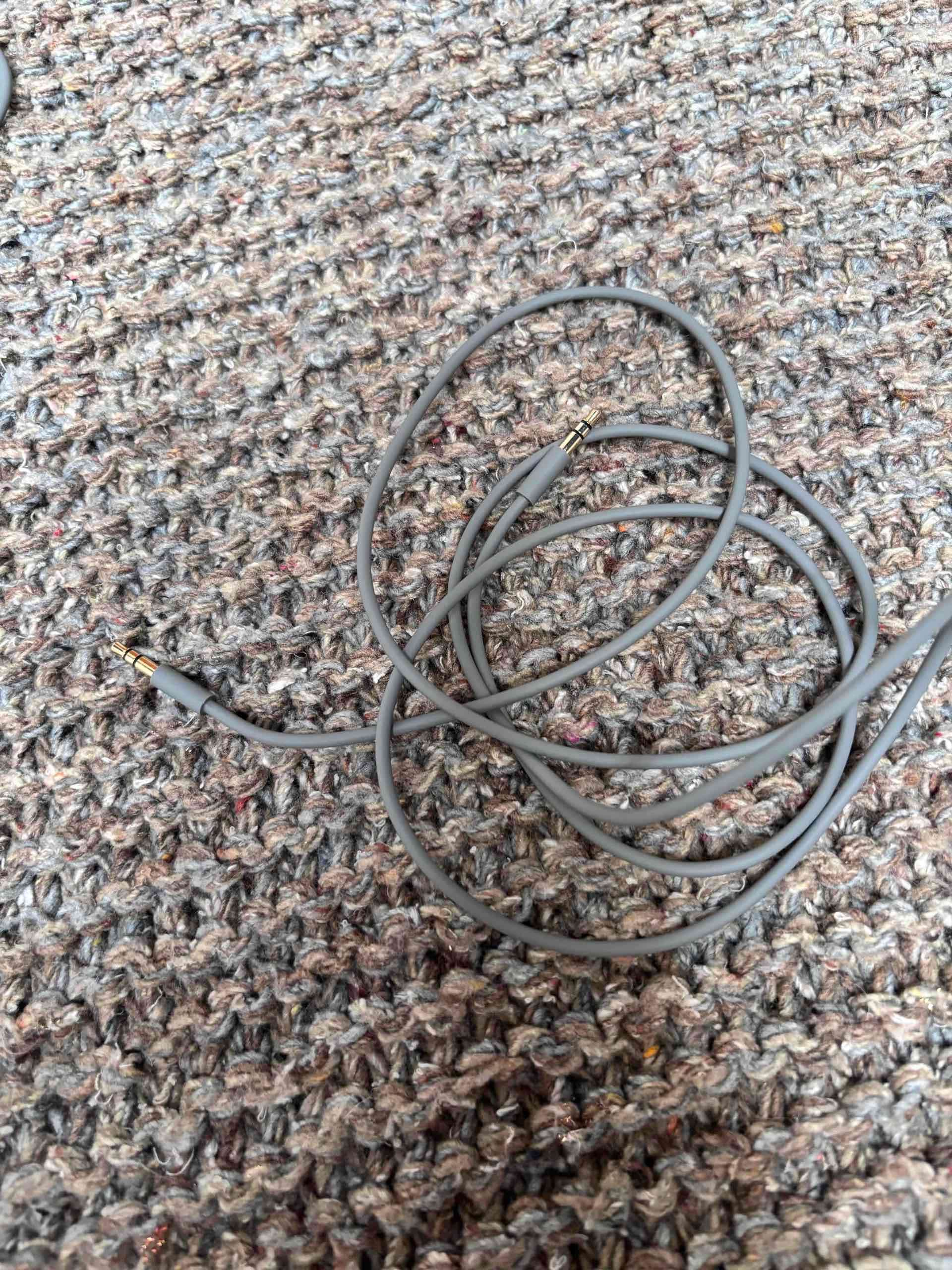 Audífonos Beats gris claro - miniatura 6