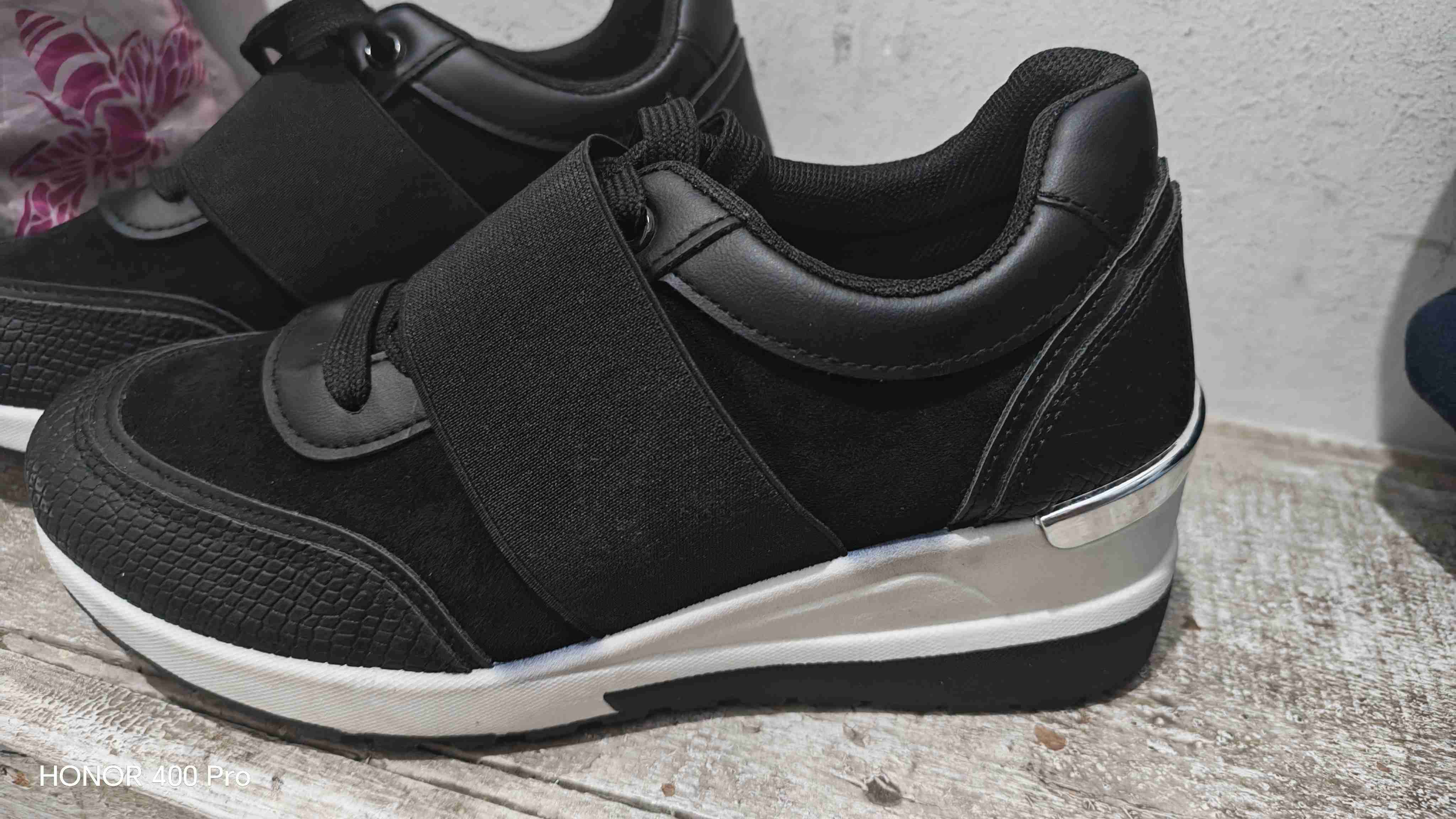 Zapatillas negras elegantes - miniatura 1