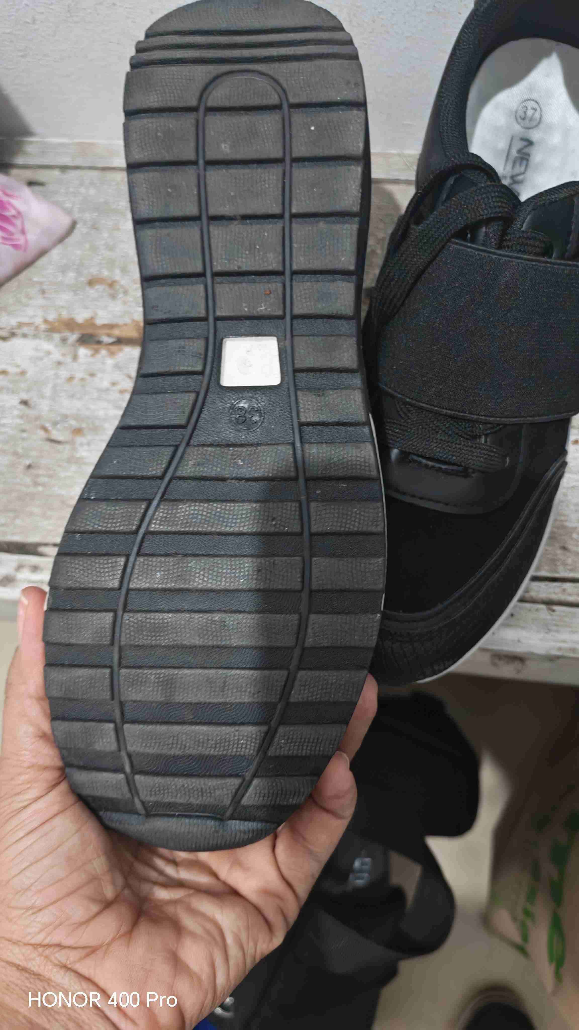 Zapatillas negras elegantes - miniatura 3