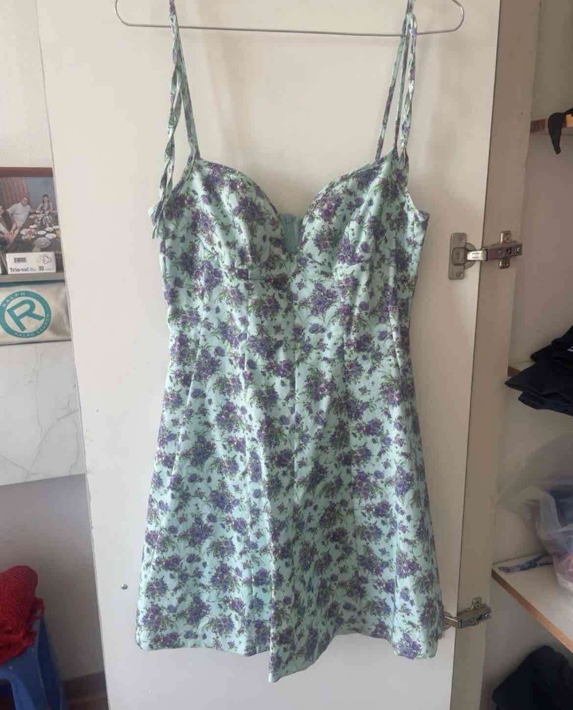 Vestido floral verde claro - miniatura 1