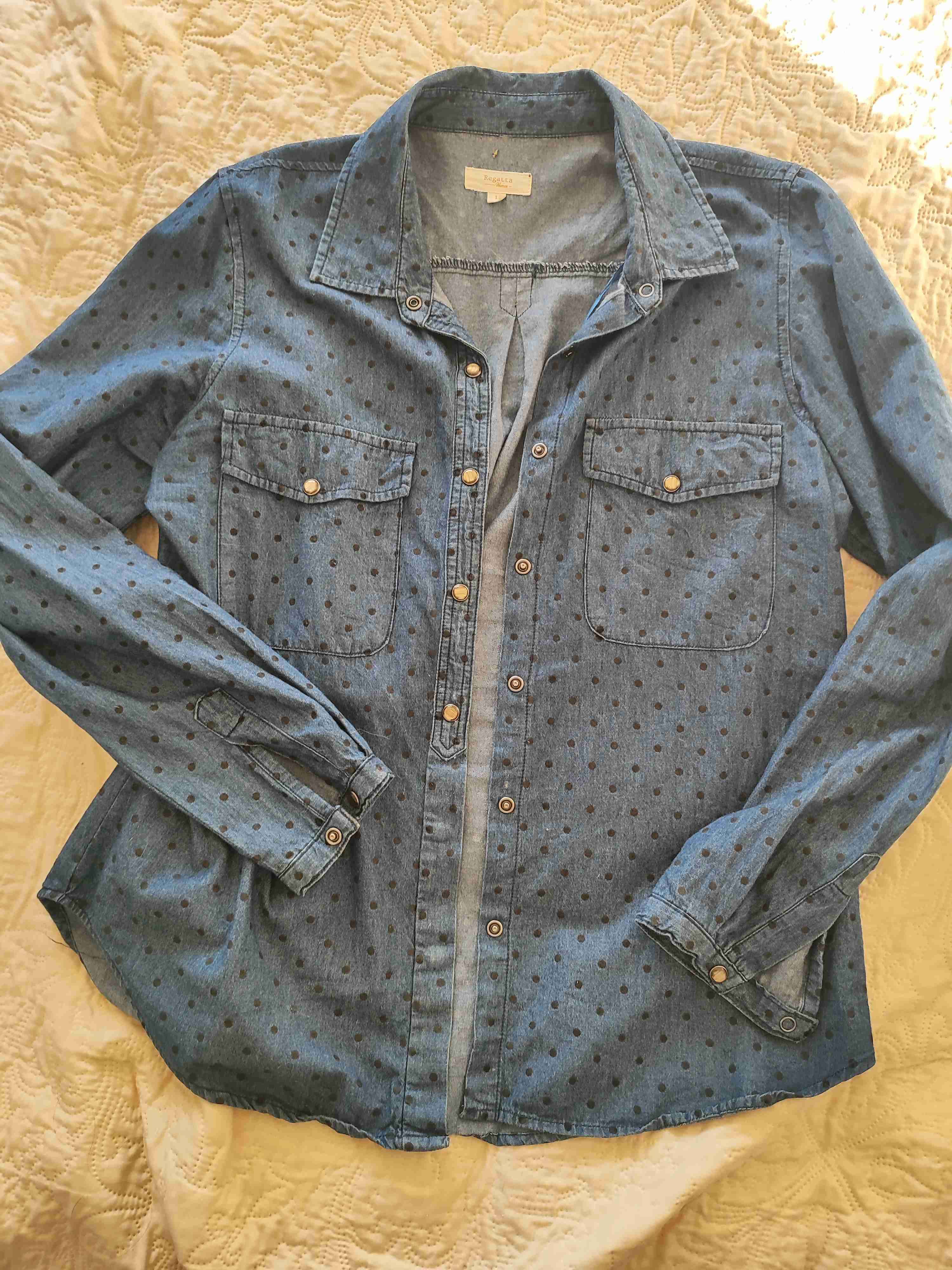 Camisa denim azul con estampado - miniatura 1