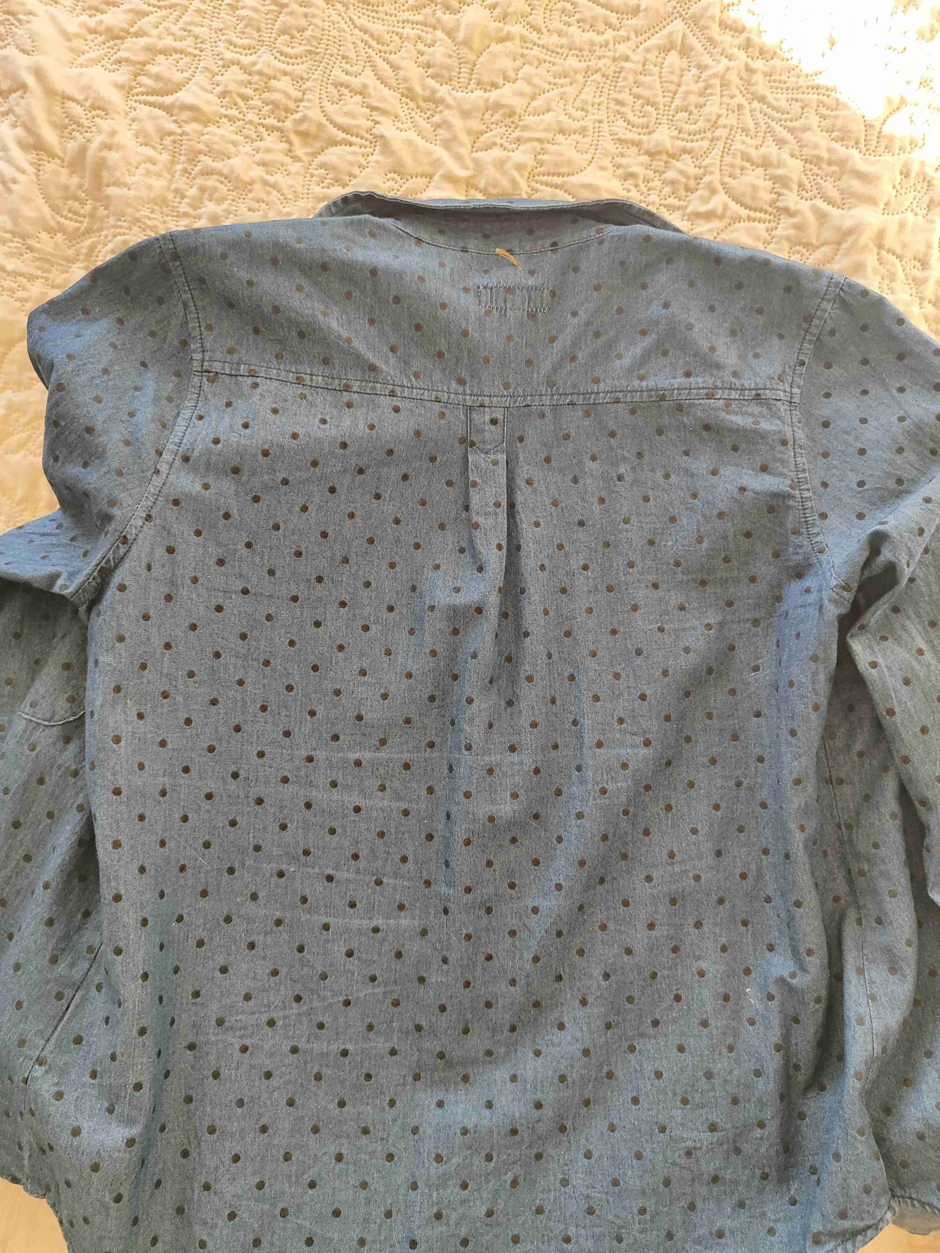 Camisa denim azul con estampado - miniatura 4