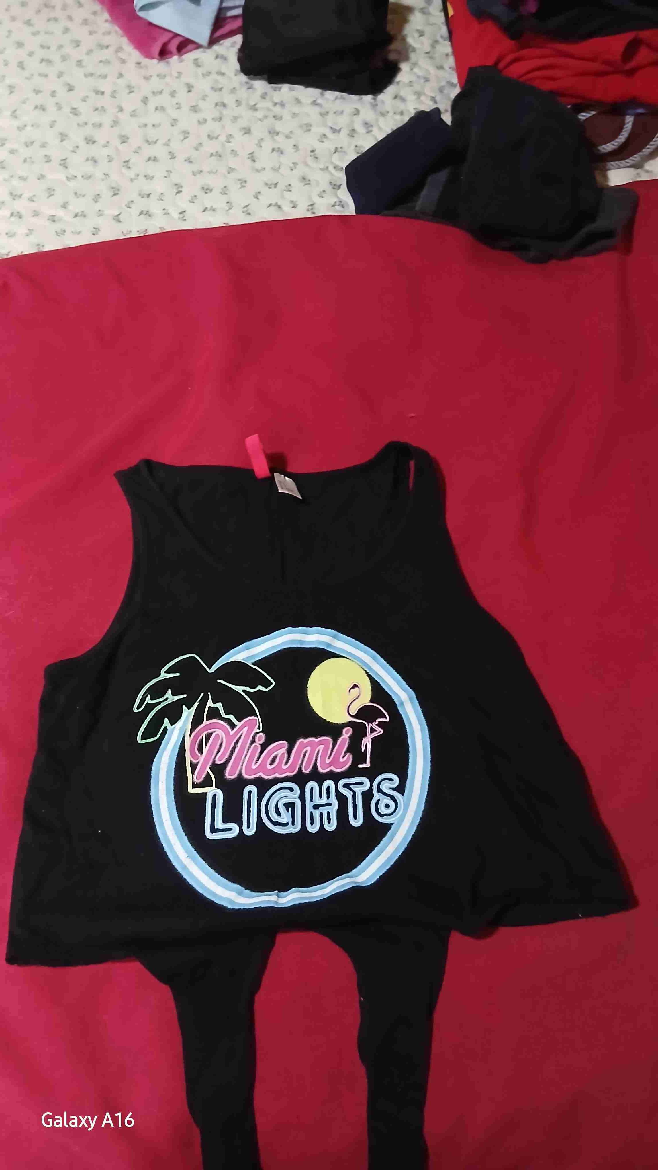 Polera negra 'Miami Lights' estampada - miniatura 1